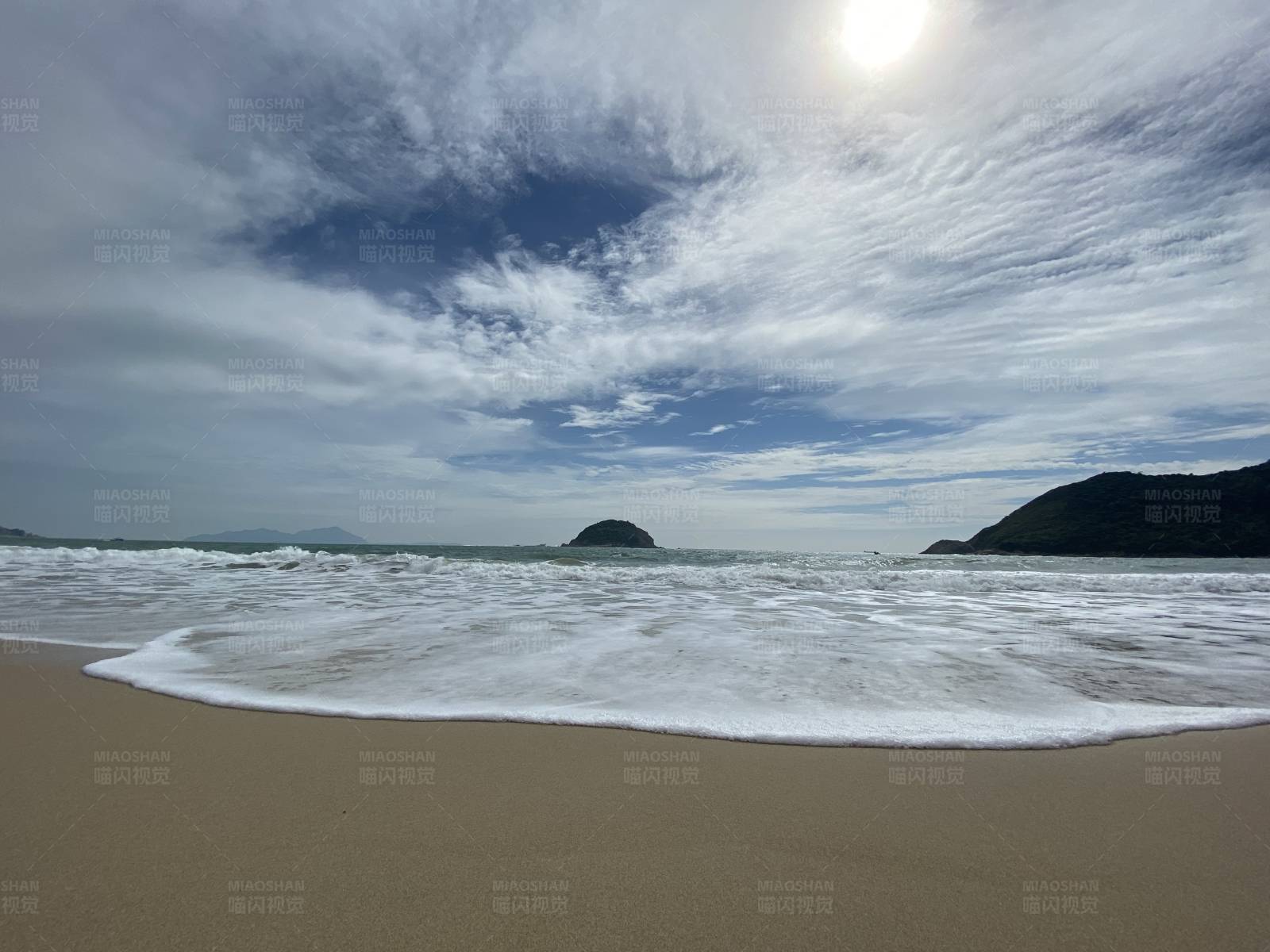 陽光沙灘海浪 寧靜的海邊風景