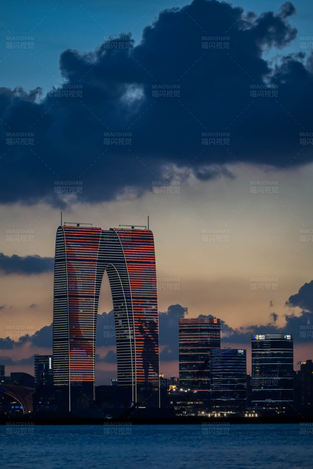 城市天際線夜景