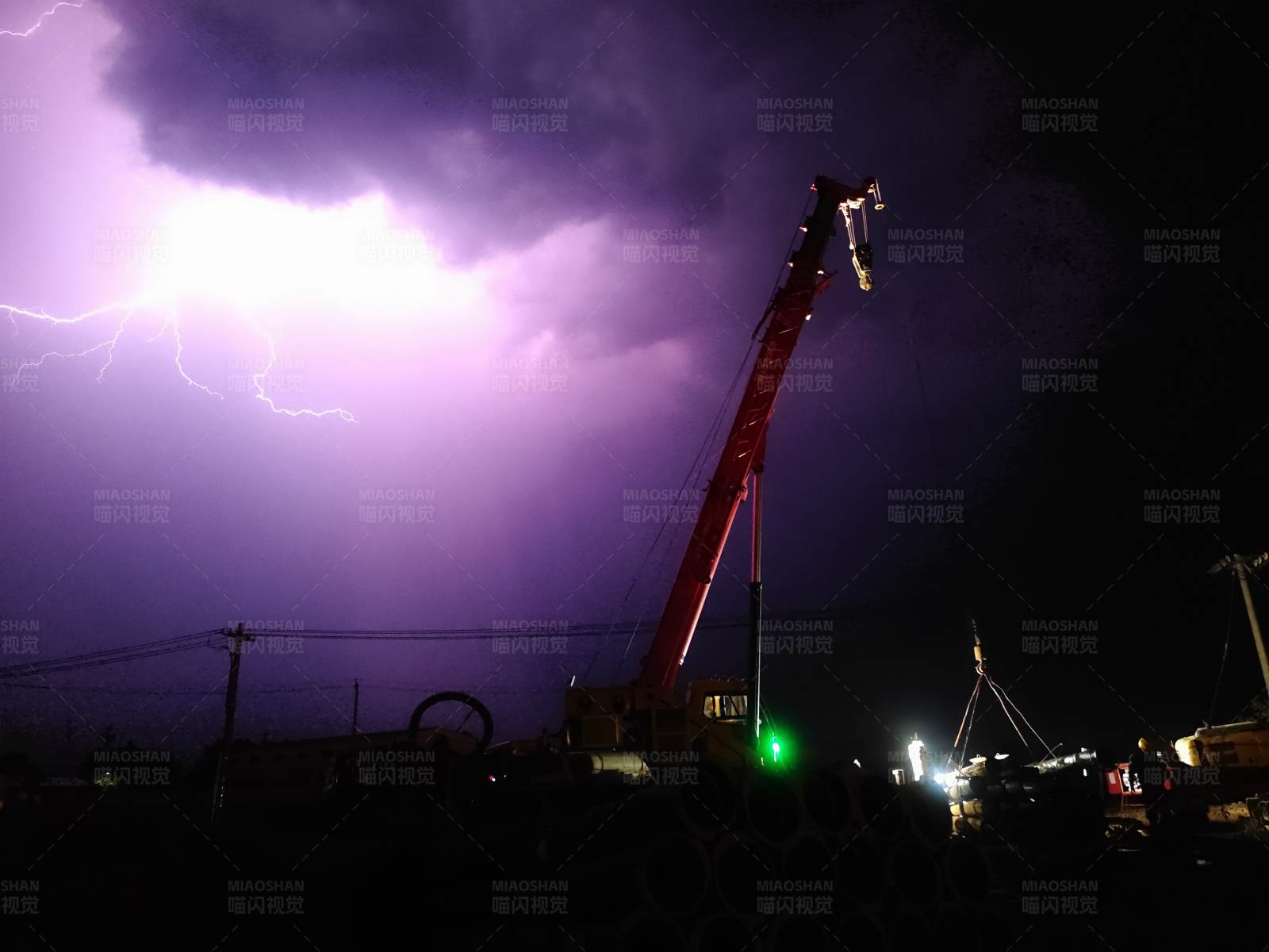 夜空閃電 工地施工