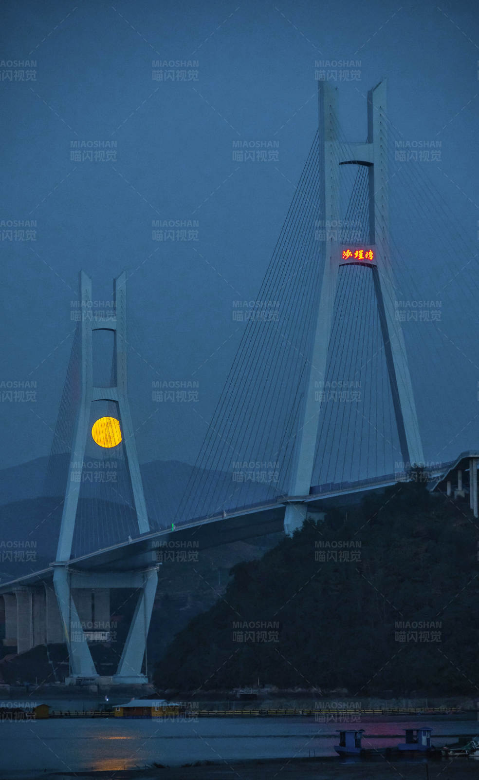 月夜下的沙埕灣跨海大橋