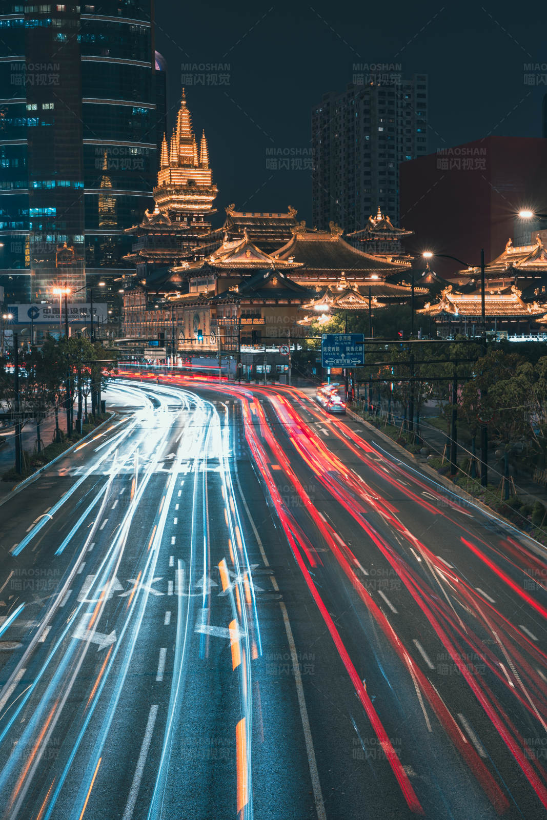 靜安寺夜景與車流