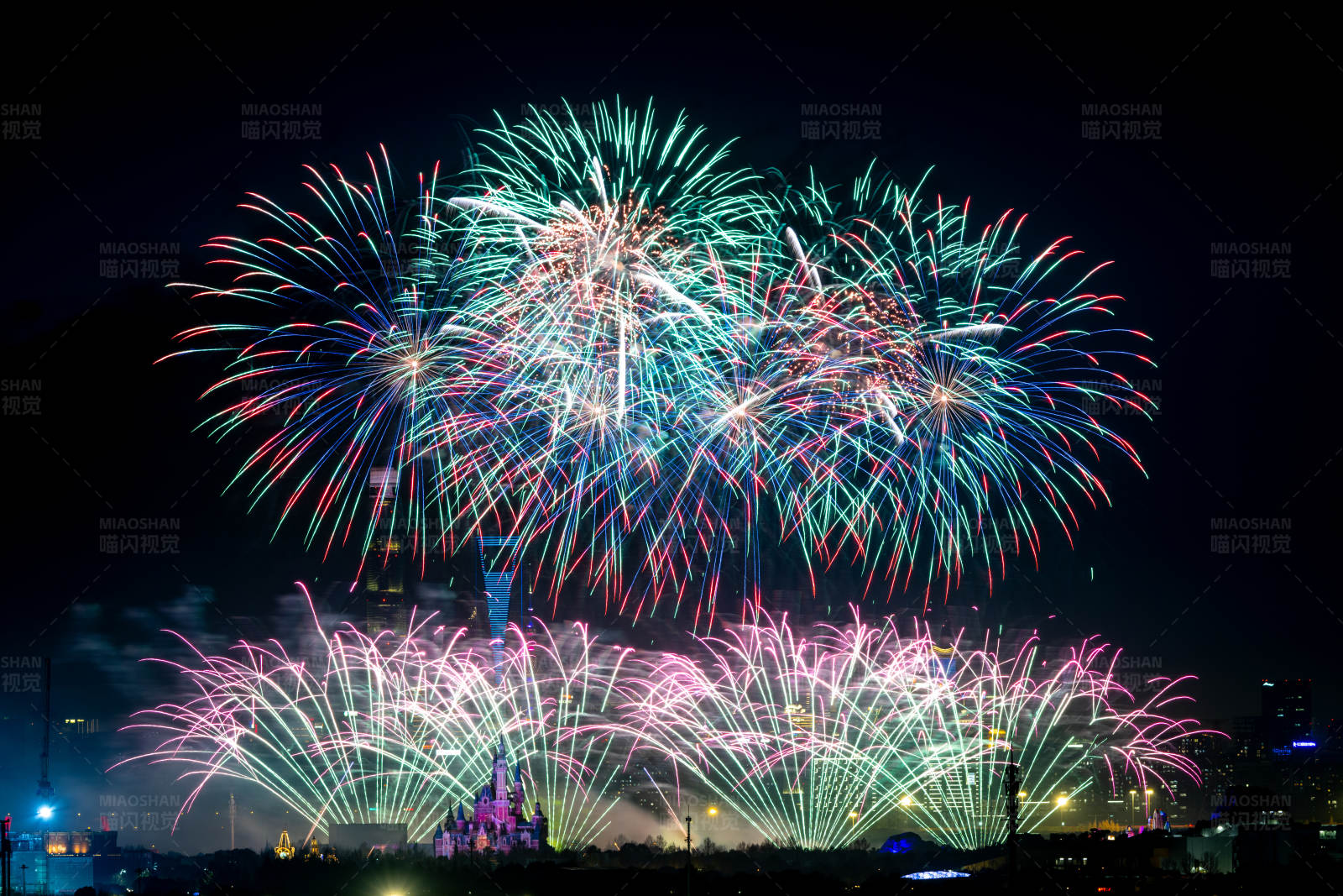 夜空下的煙花盛宴