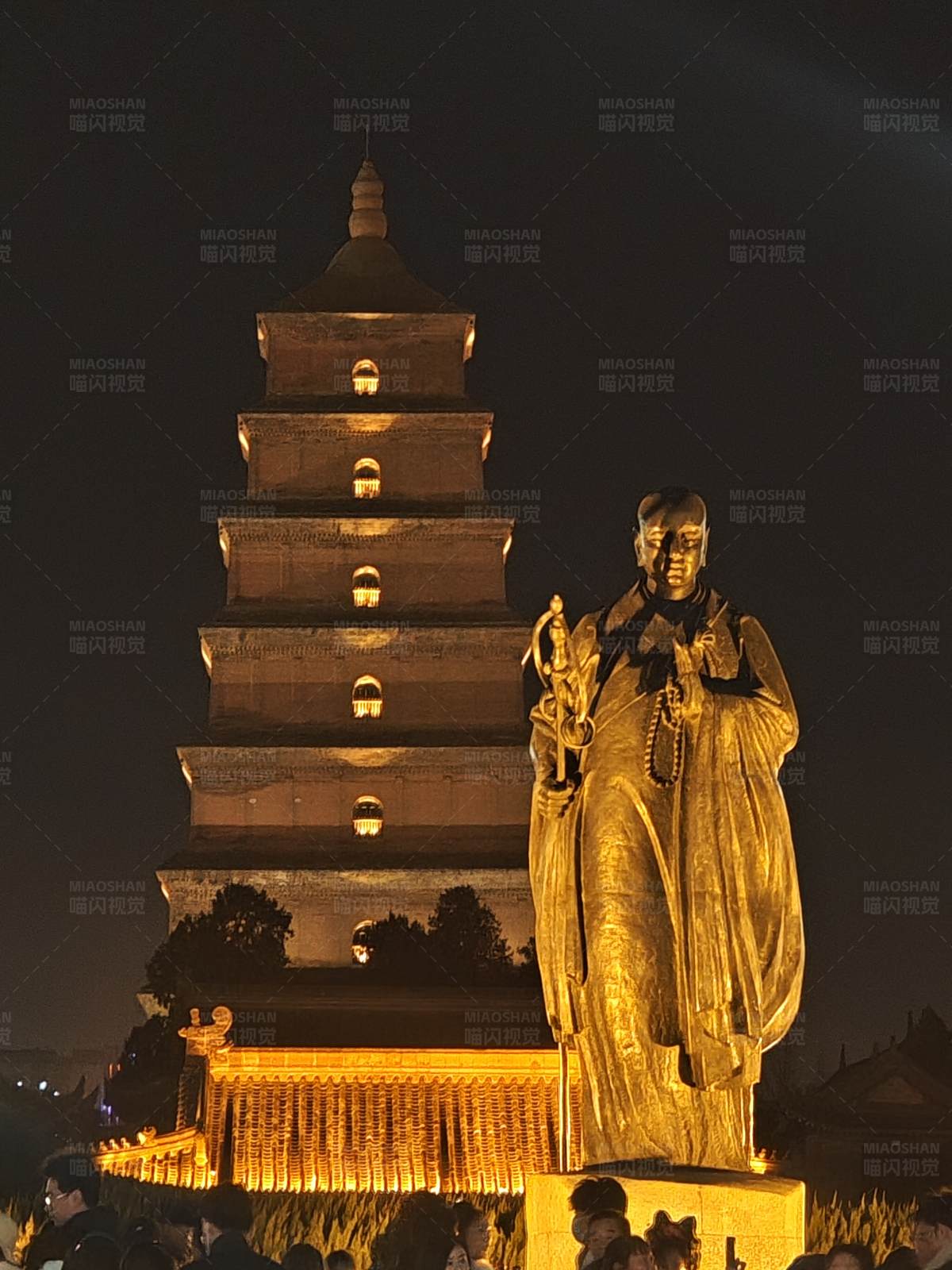 大雁塔夜景與玄奘塑像