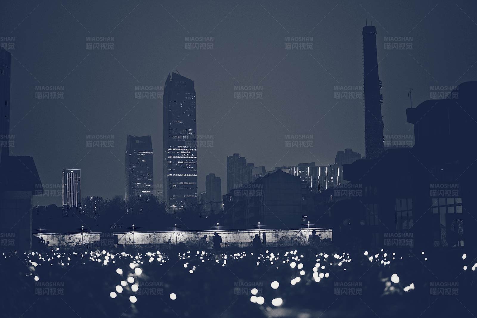 夜幕下的城市天際線