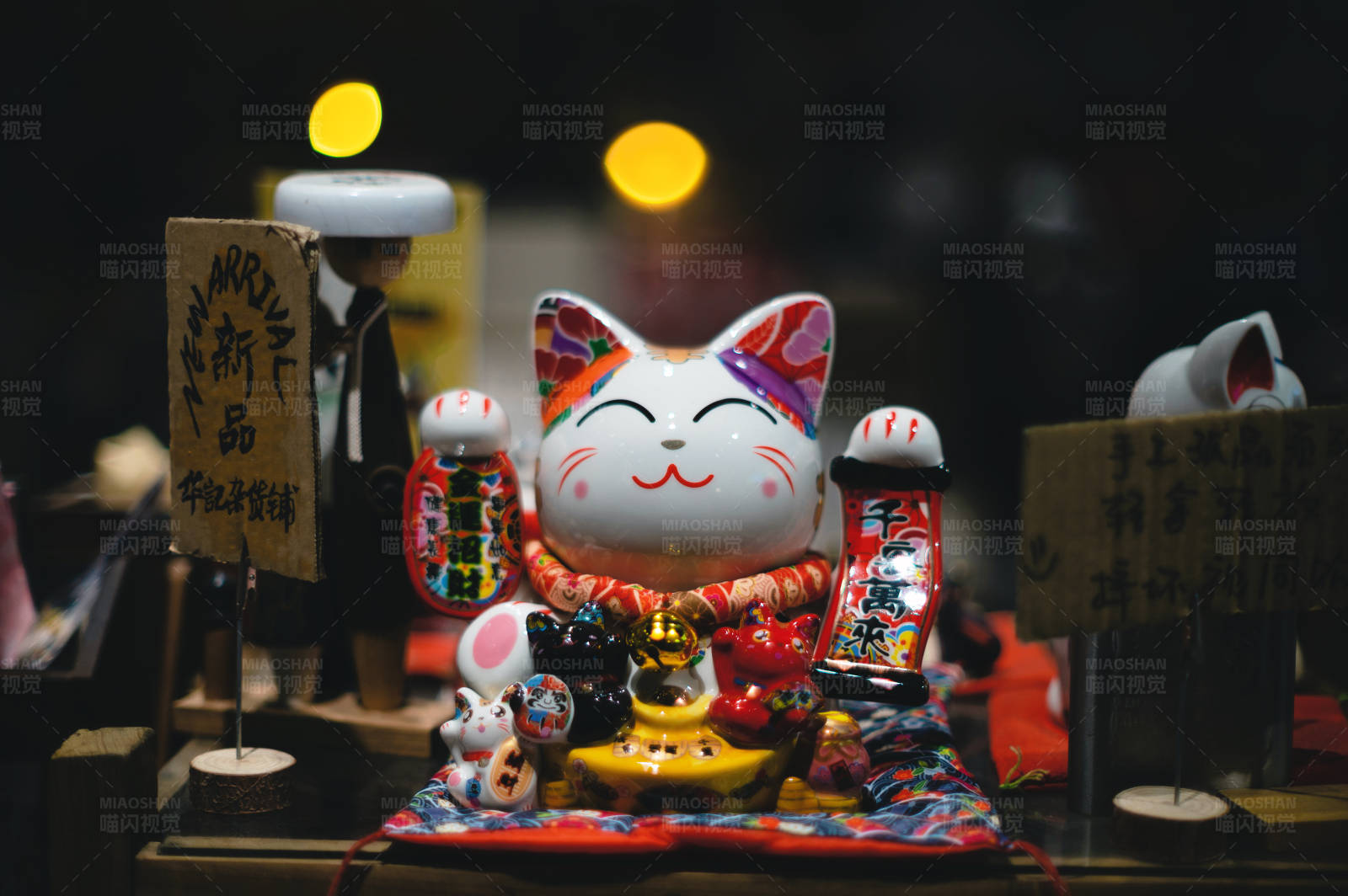 招財貓夜市燈光