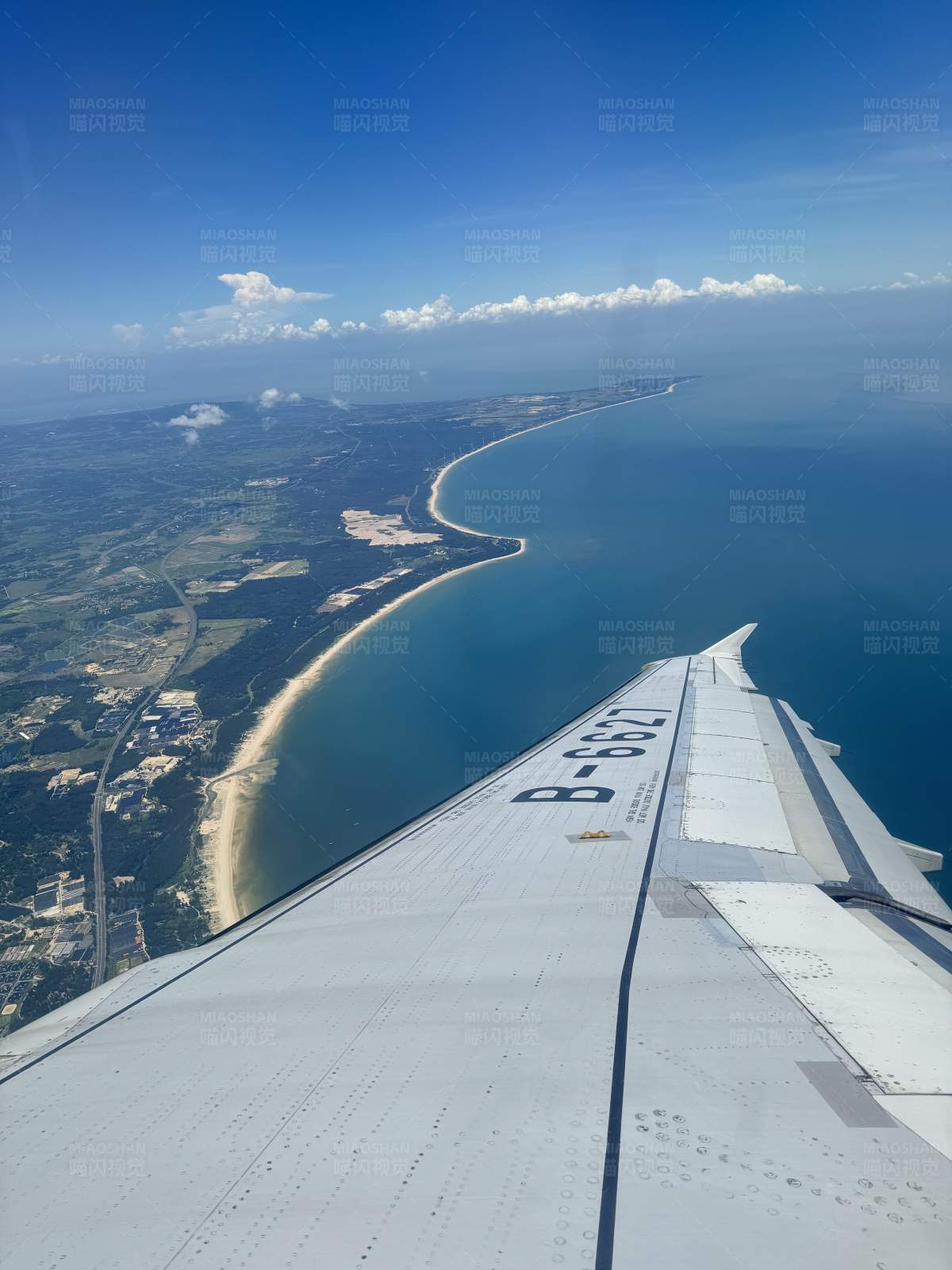 機翼下的海岸線