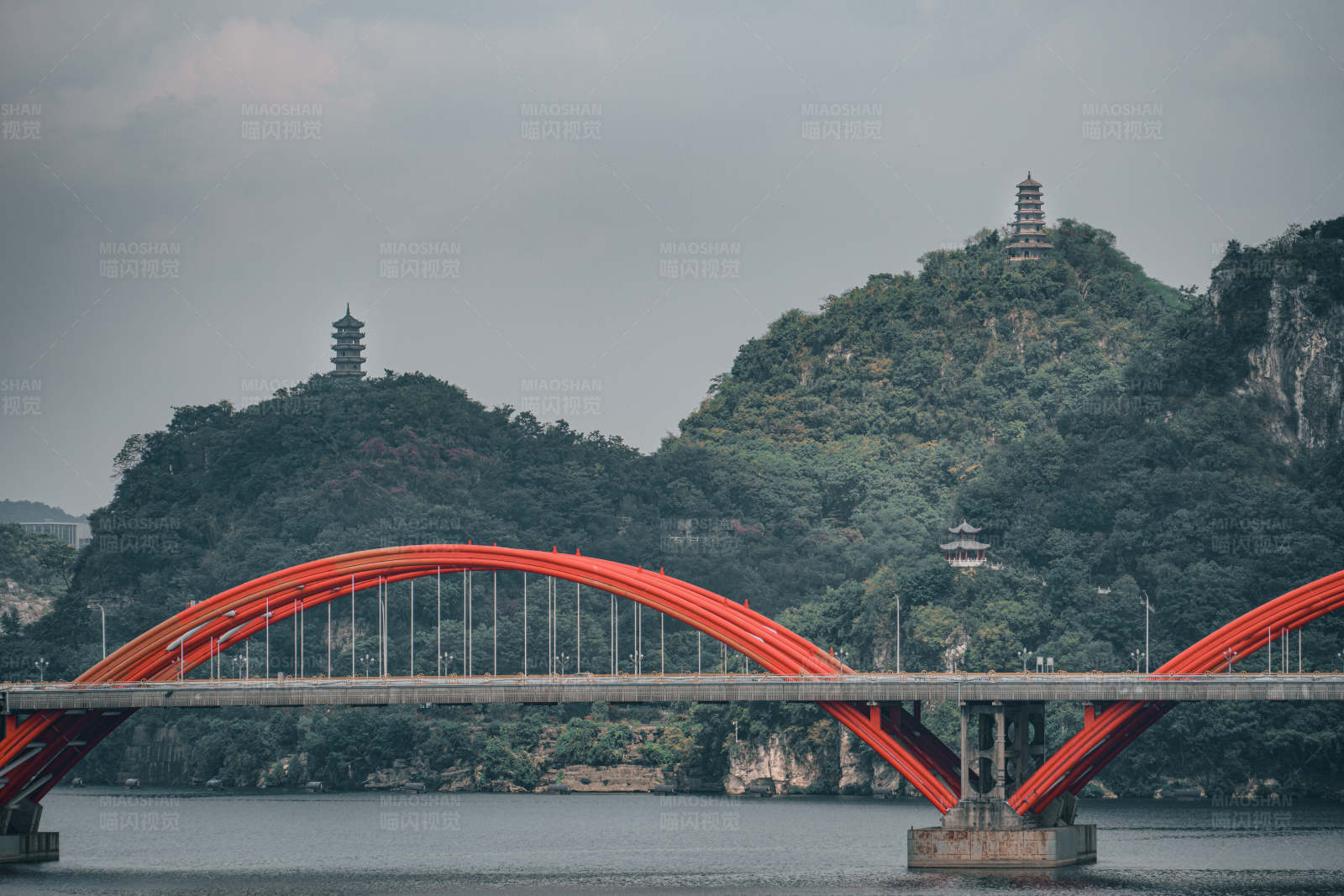 紅橋翠山圖