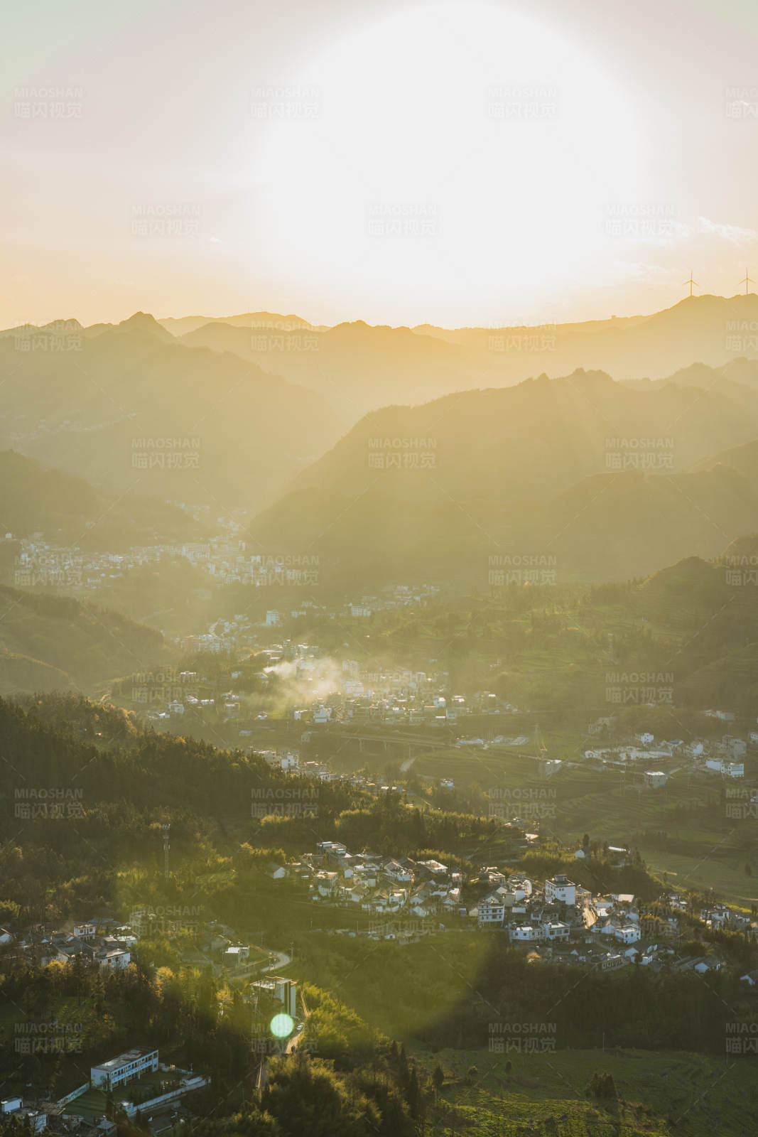 山谷日出