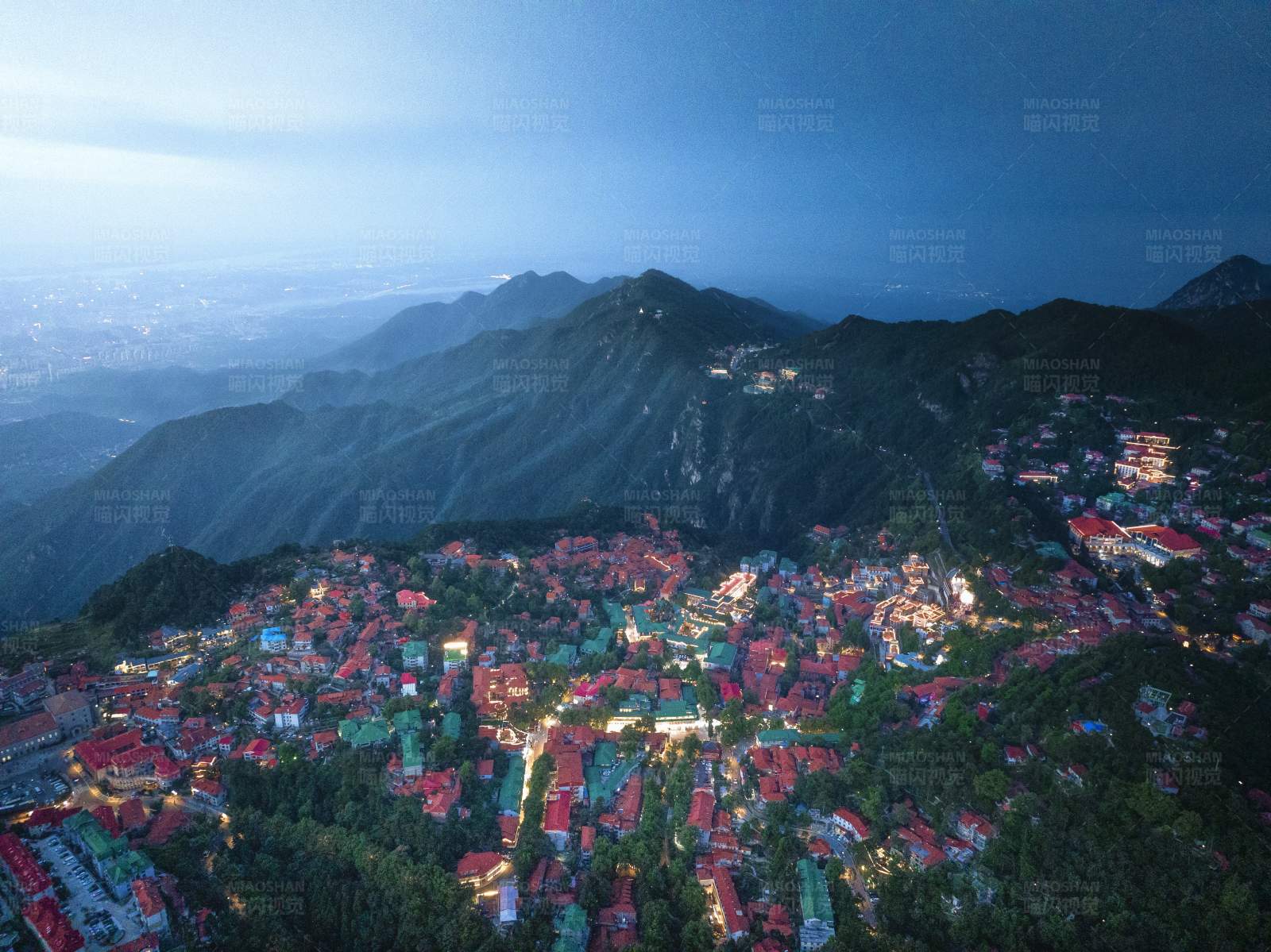 暮光廬山轱嶺