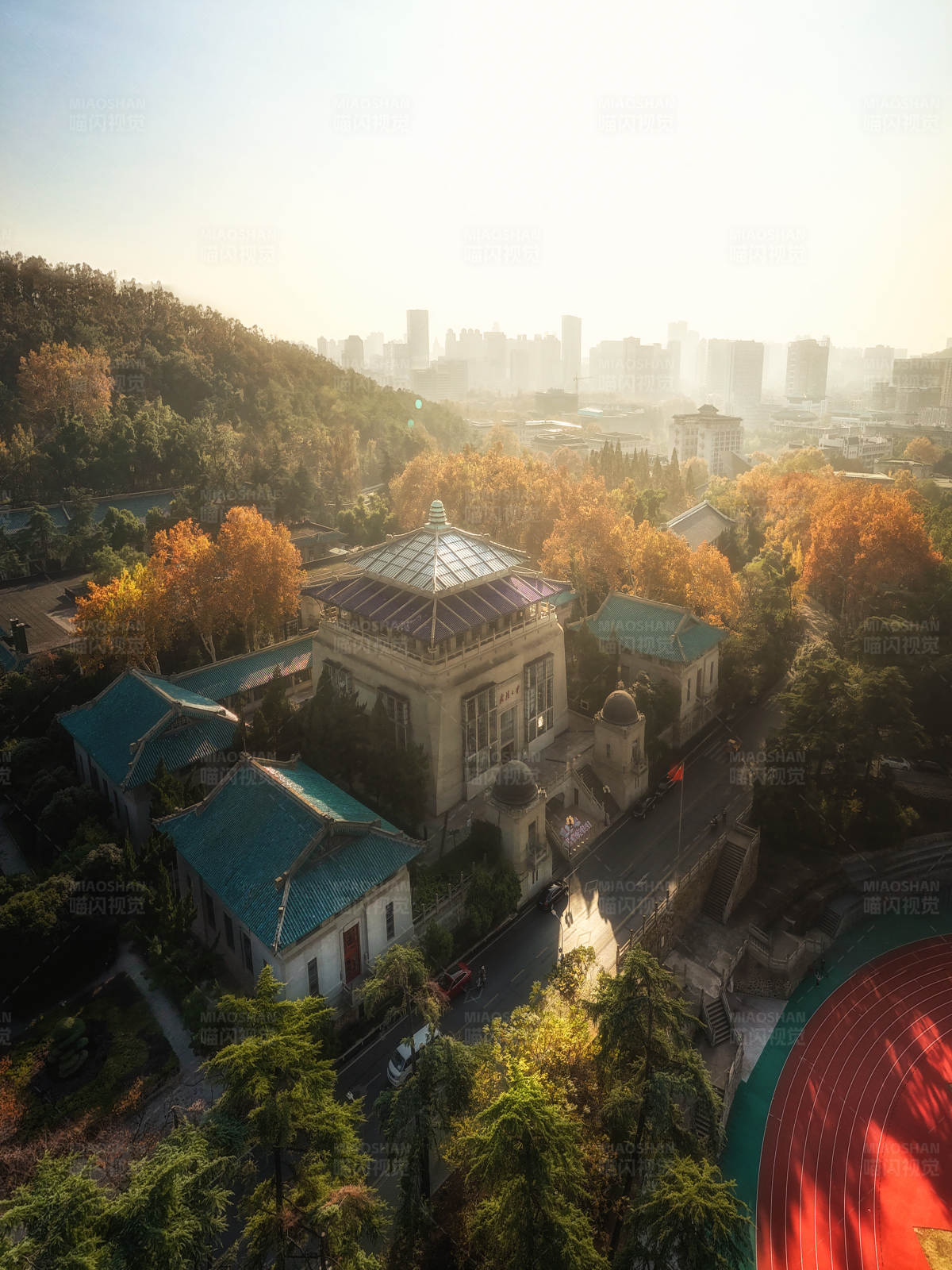 秋日校園武漢大學(xué)