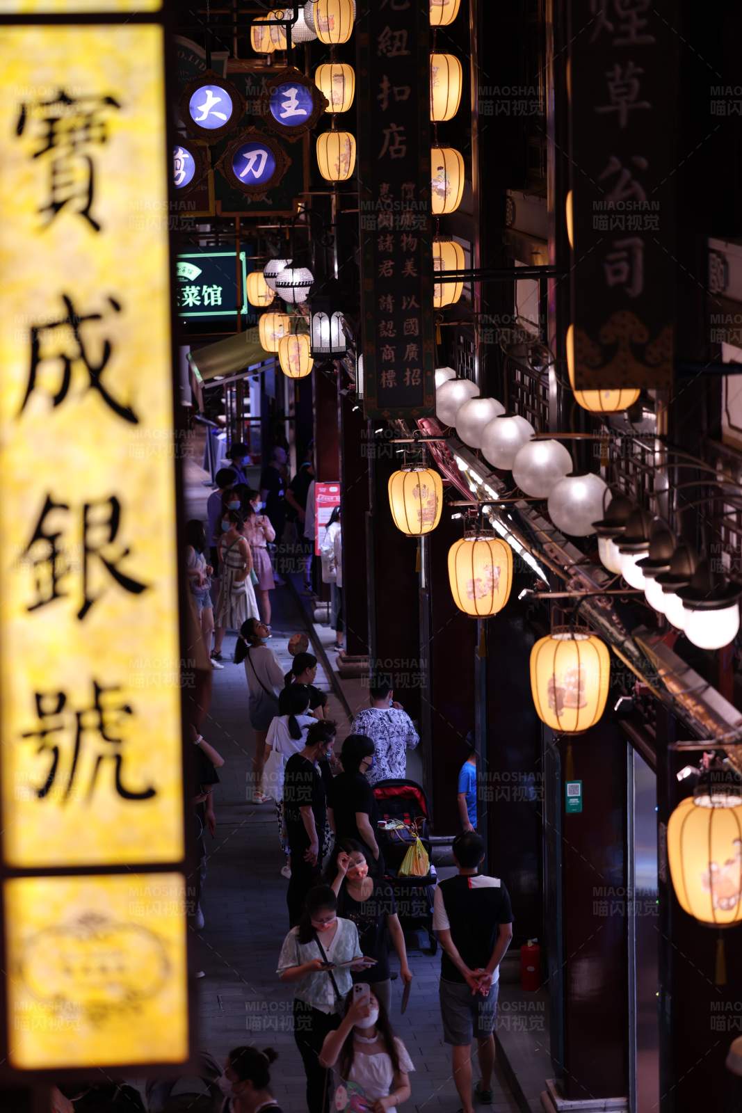 夜市霓虹燈