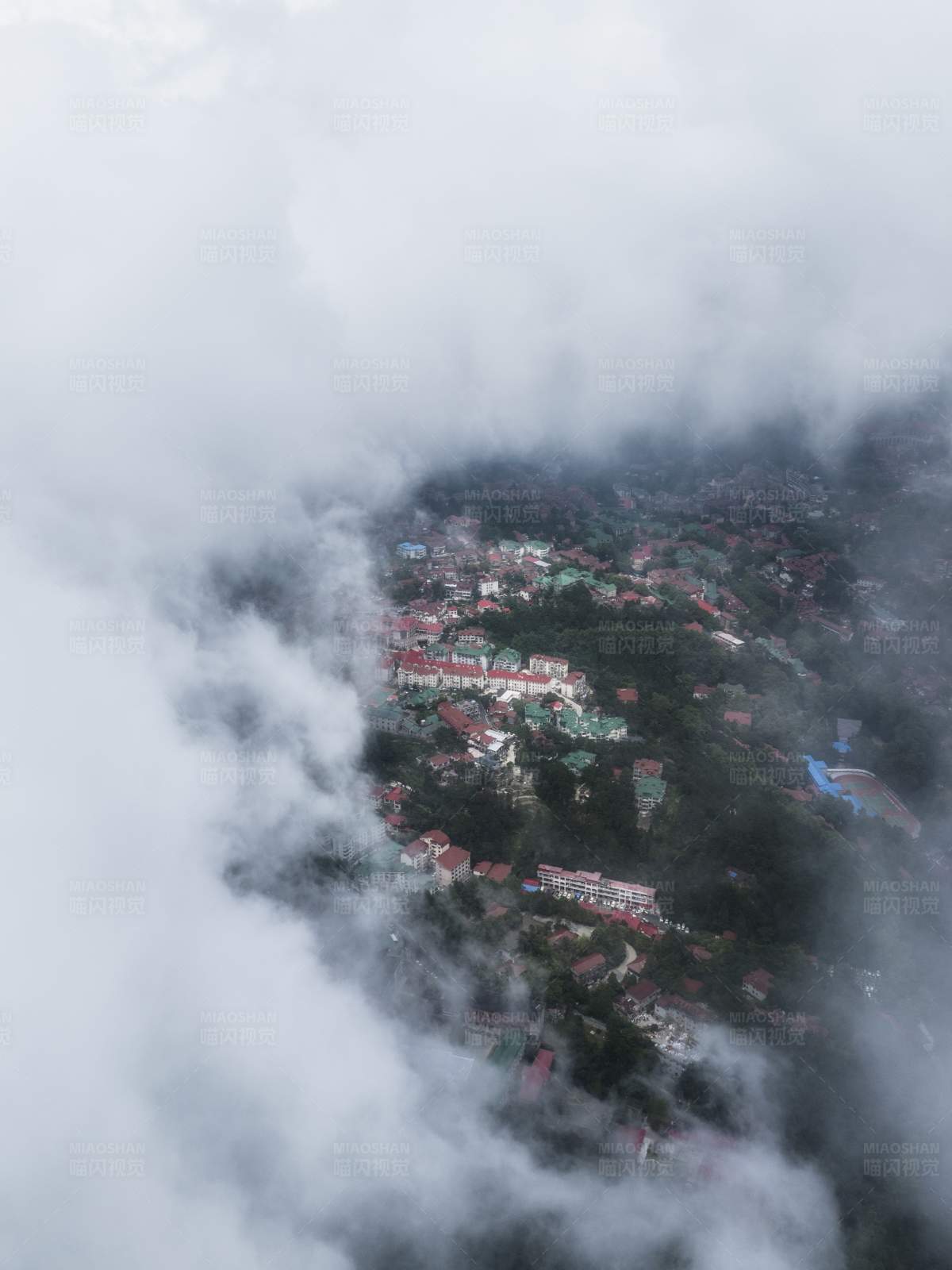 云端俯瞰山城