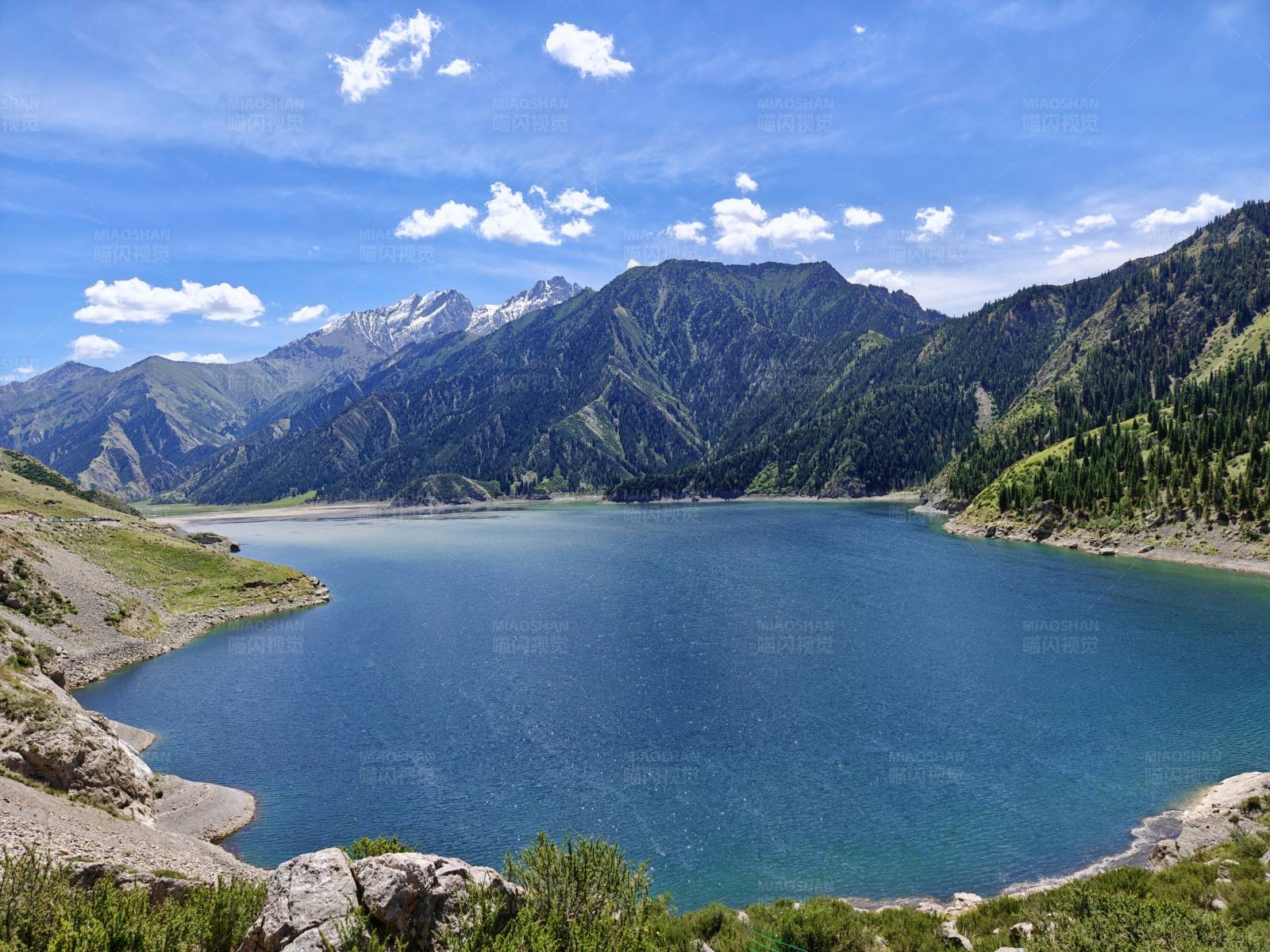 高山湖光