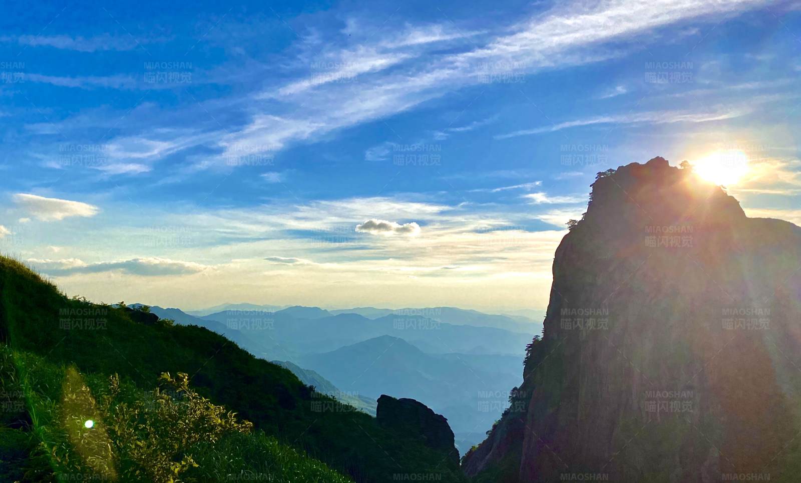 山巔日出