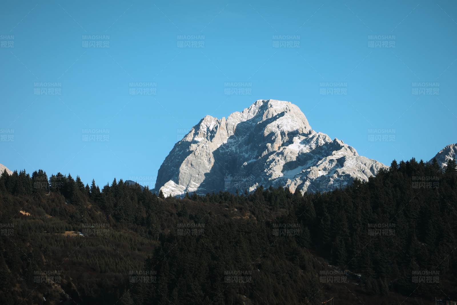 雪山之巔