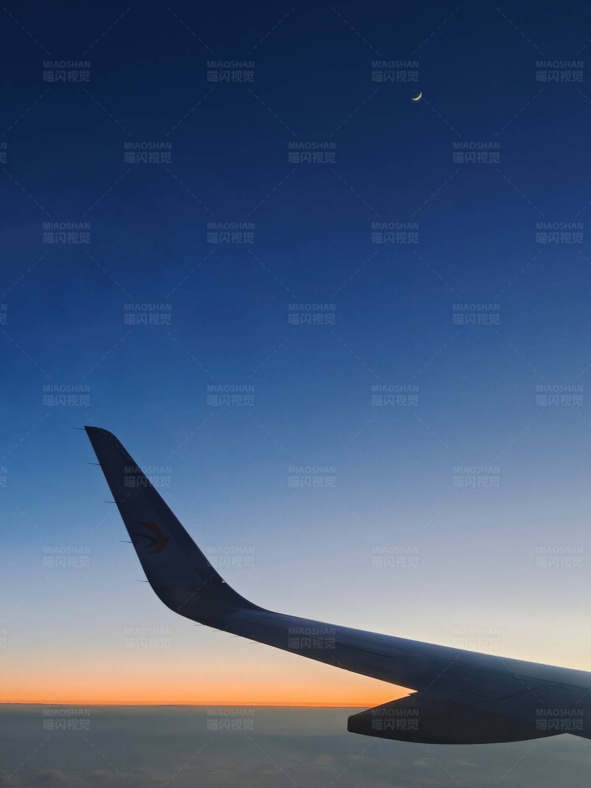 空中新月