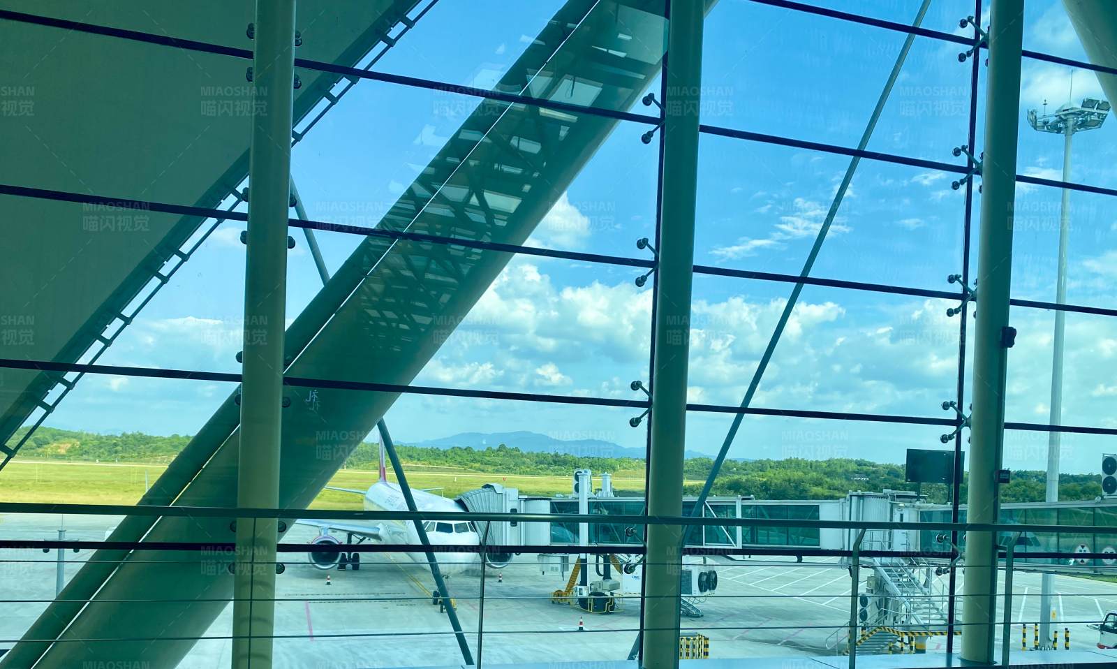 機場候機廳外的風景