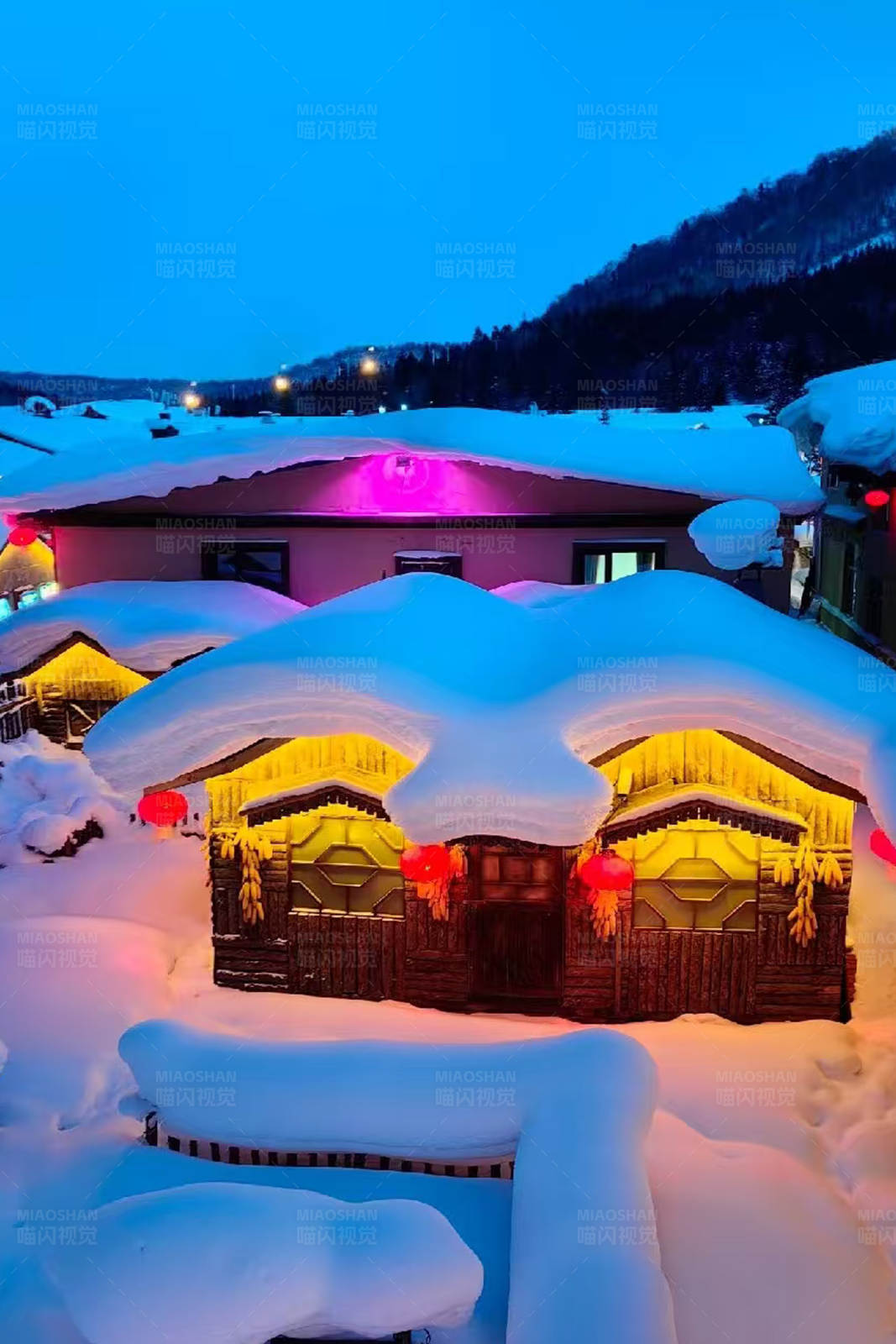 雪夜中的溫馨小屋