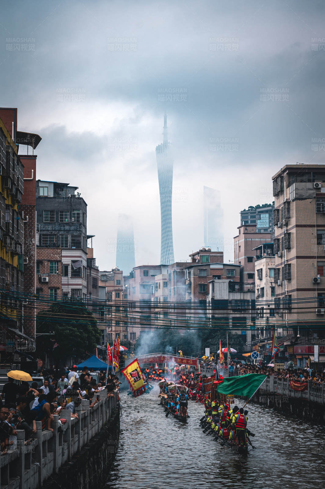 龍舟競渡鬧市河