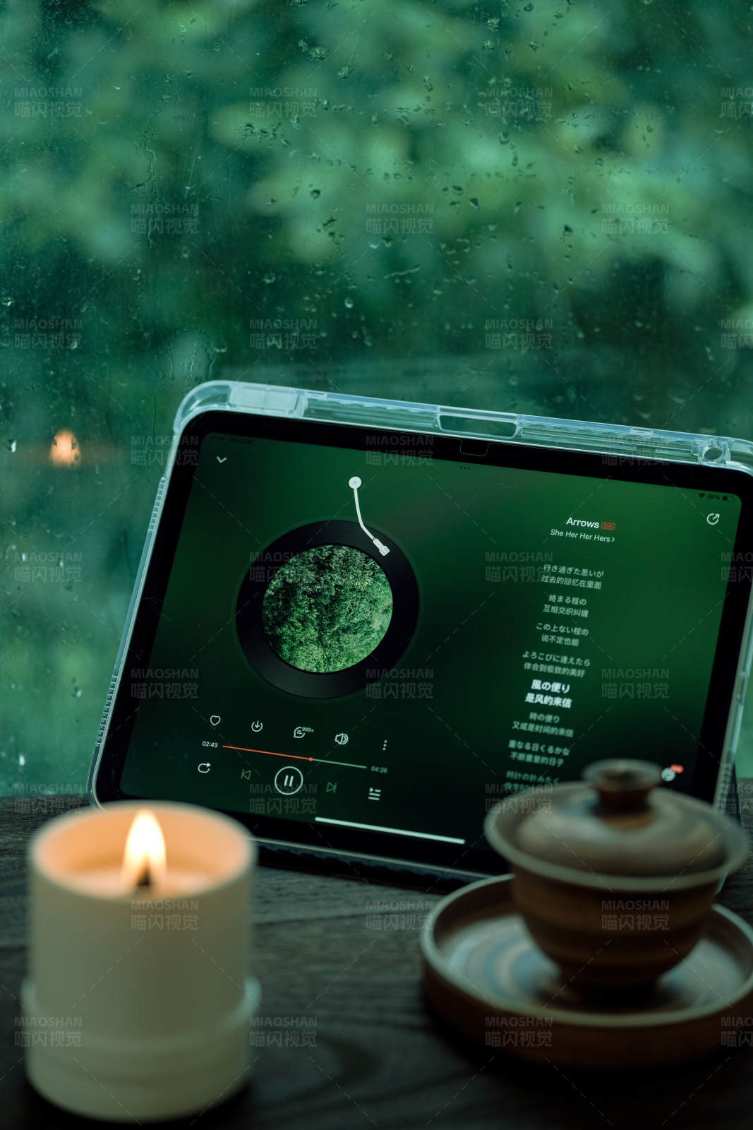 雨夜燭光下的音樂時光