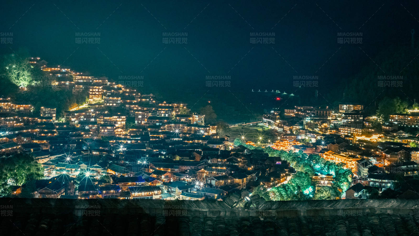 夜幕下的山城燈火輝煌