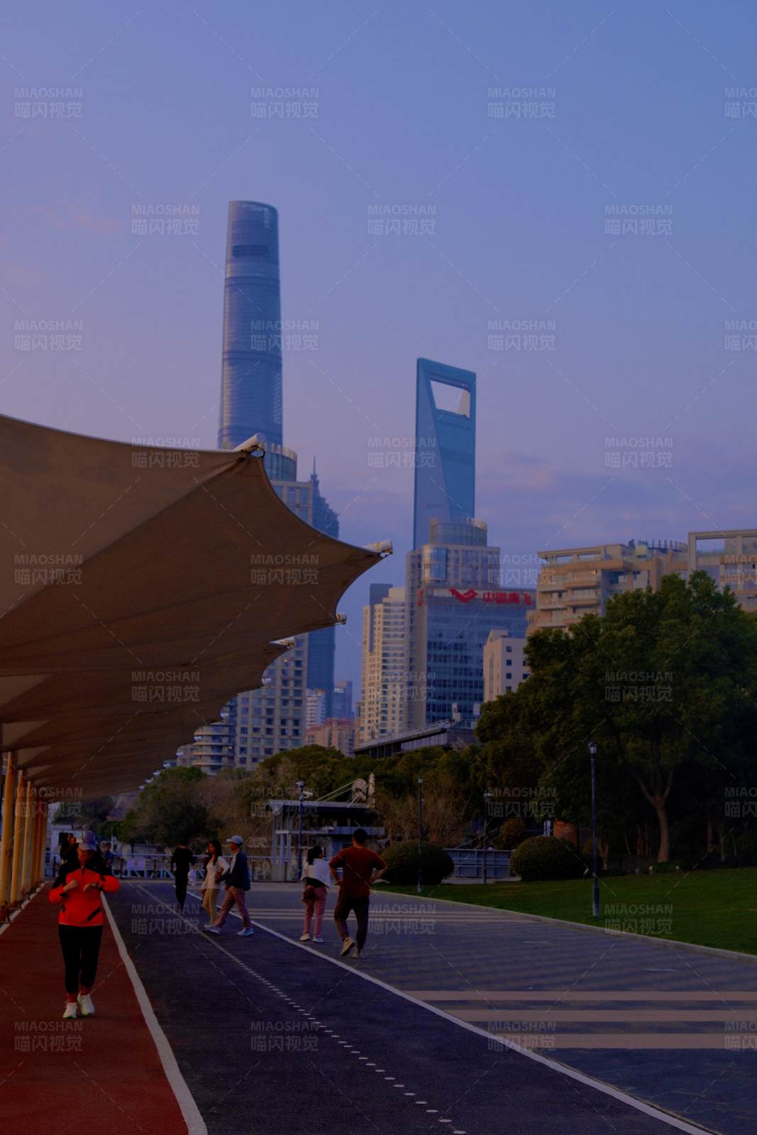 上海黃昏的健身步道