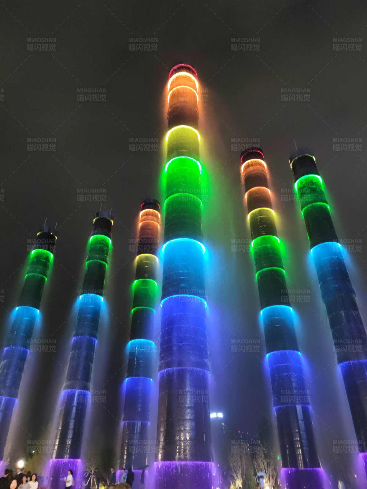 彩虹噴泉夜景