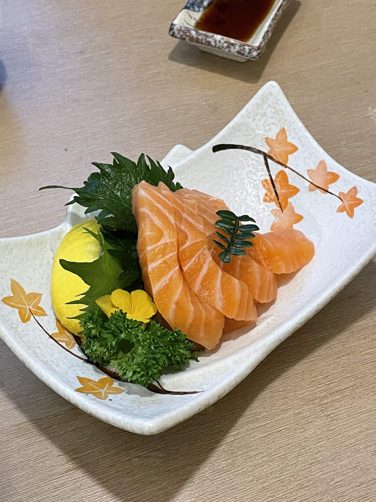 三文魚刺身精美擺盤