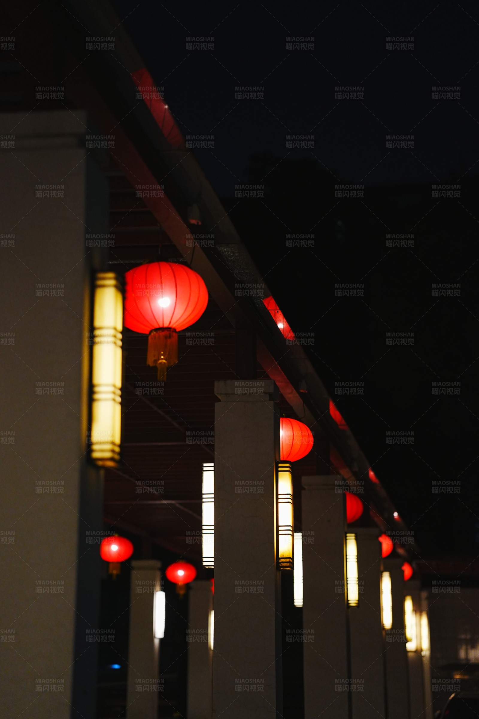 夜幕下的红灯笼