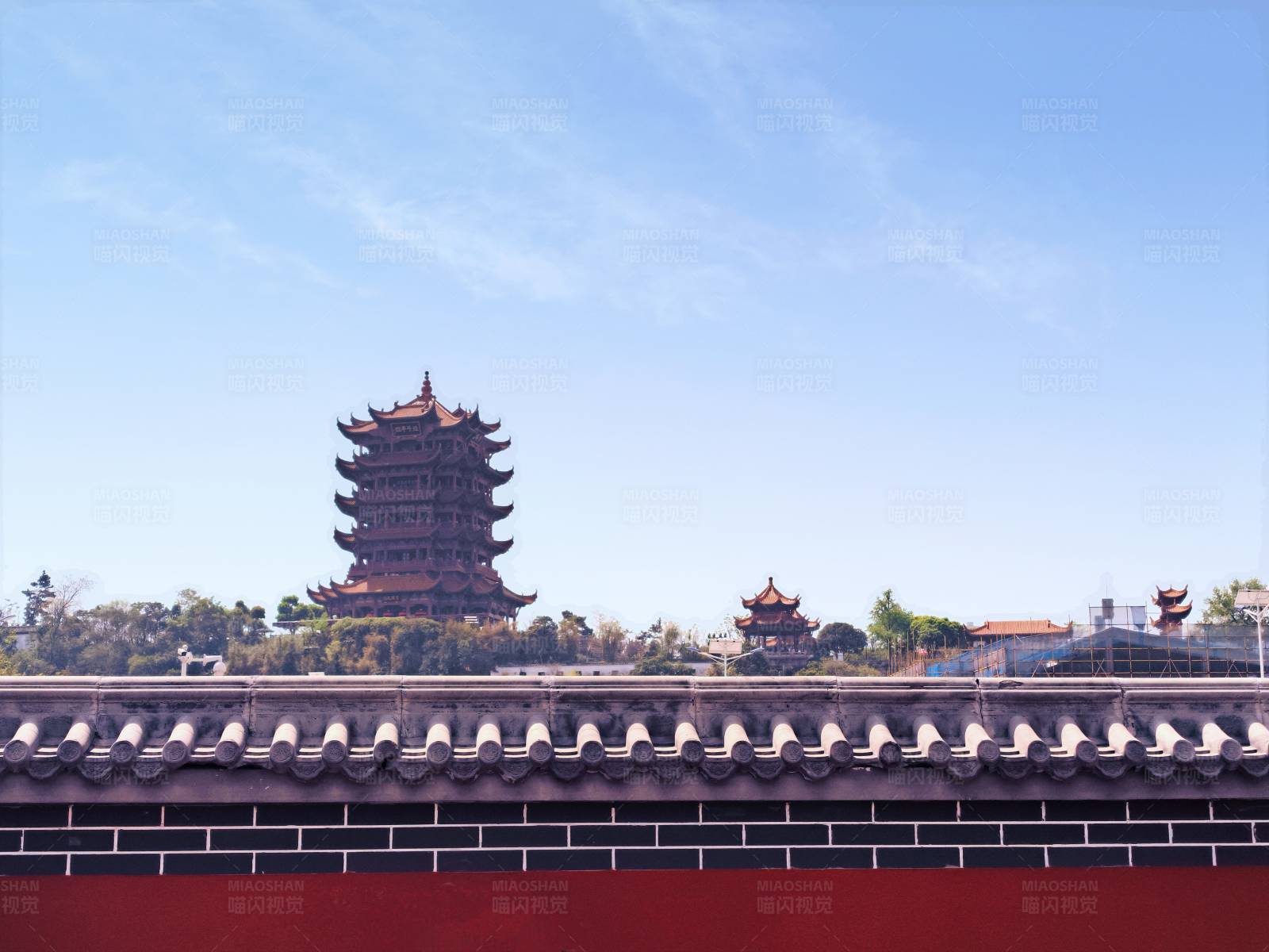 武汉黄鹤楼阁映蓝天-摄影图