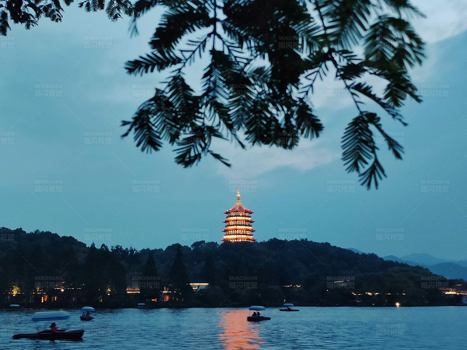 西湖夜景與雷峰塔