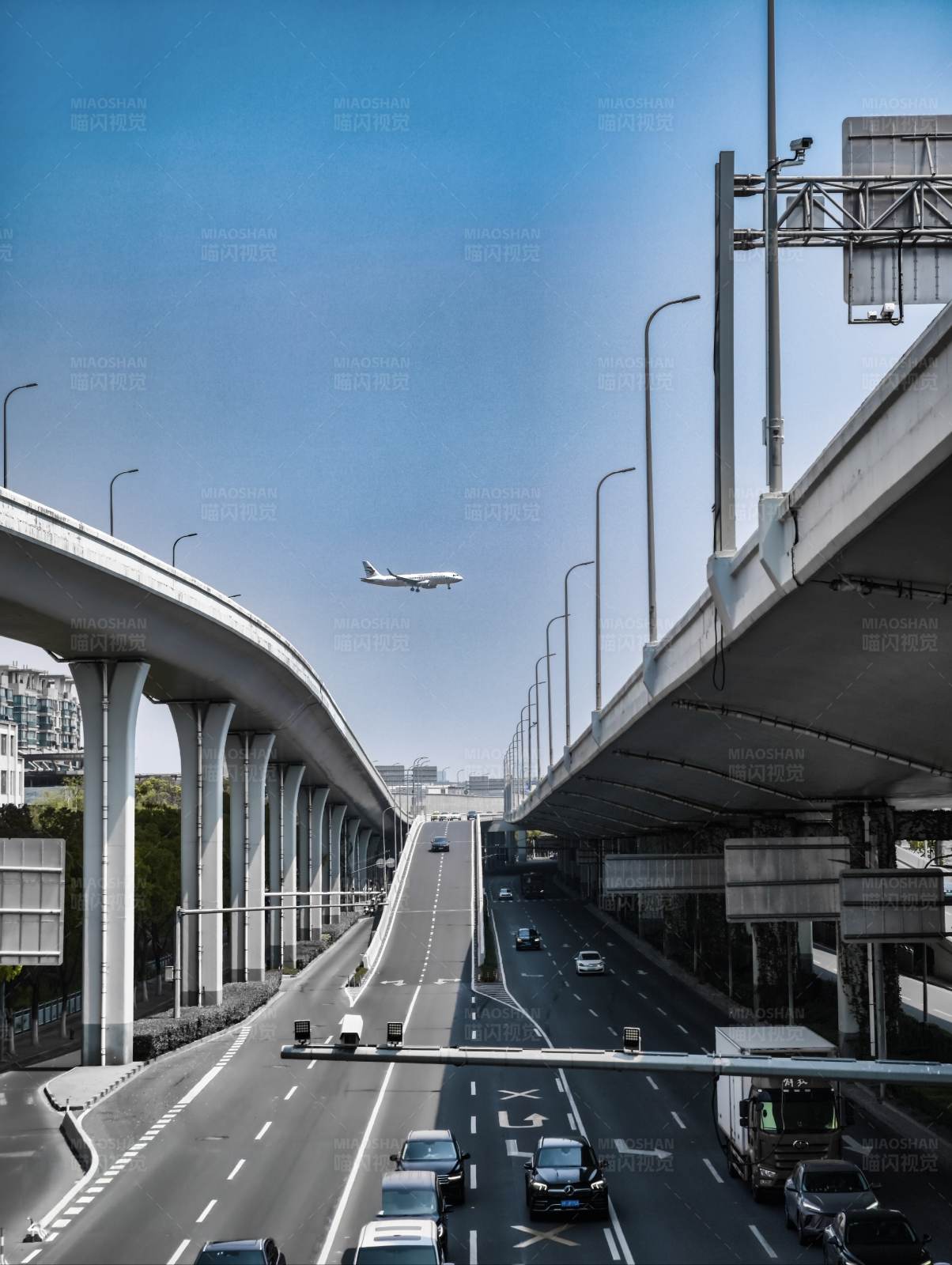 空中飛越的高速公路
