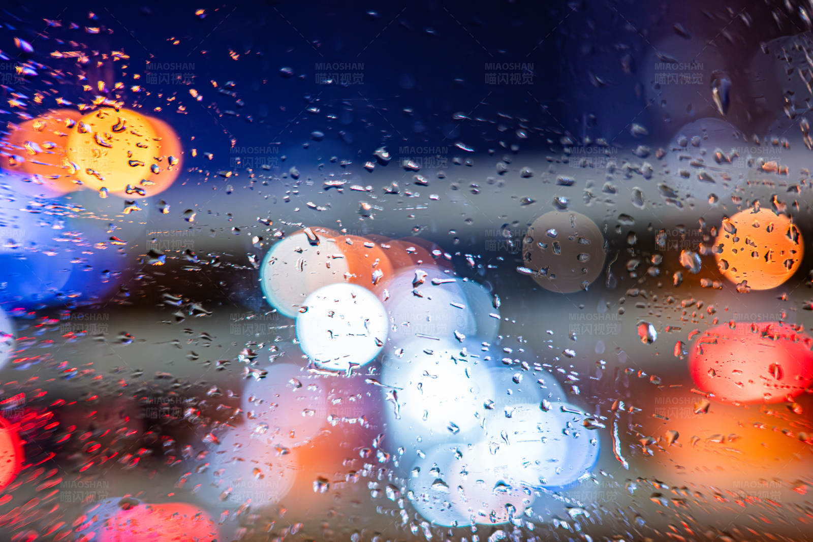 雨夜霓虹燈