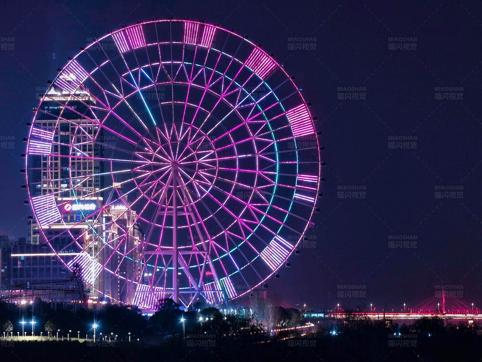 夜空下的摩天輪