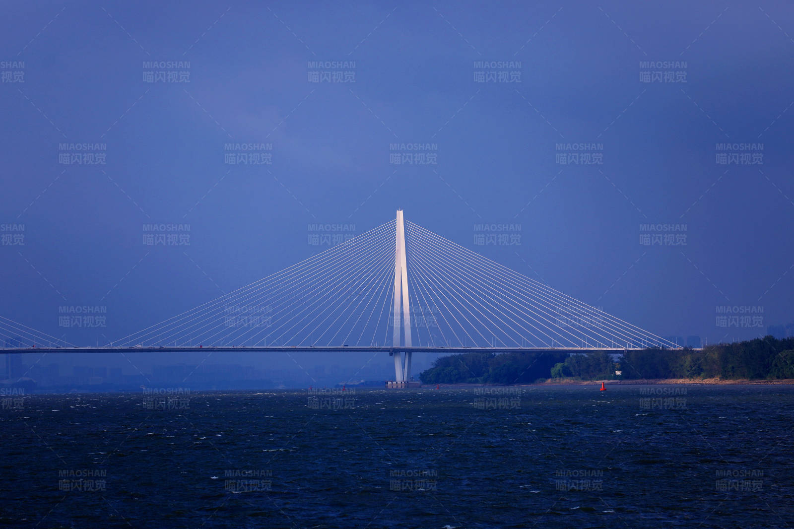 跨海大橋光影