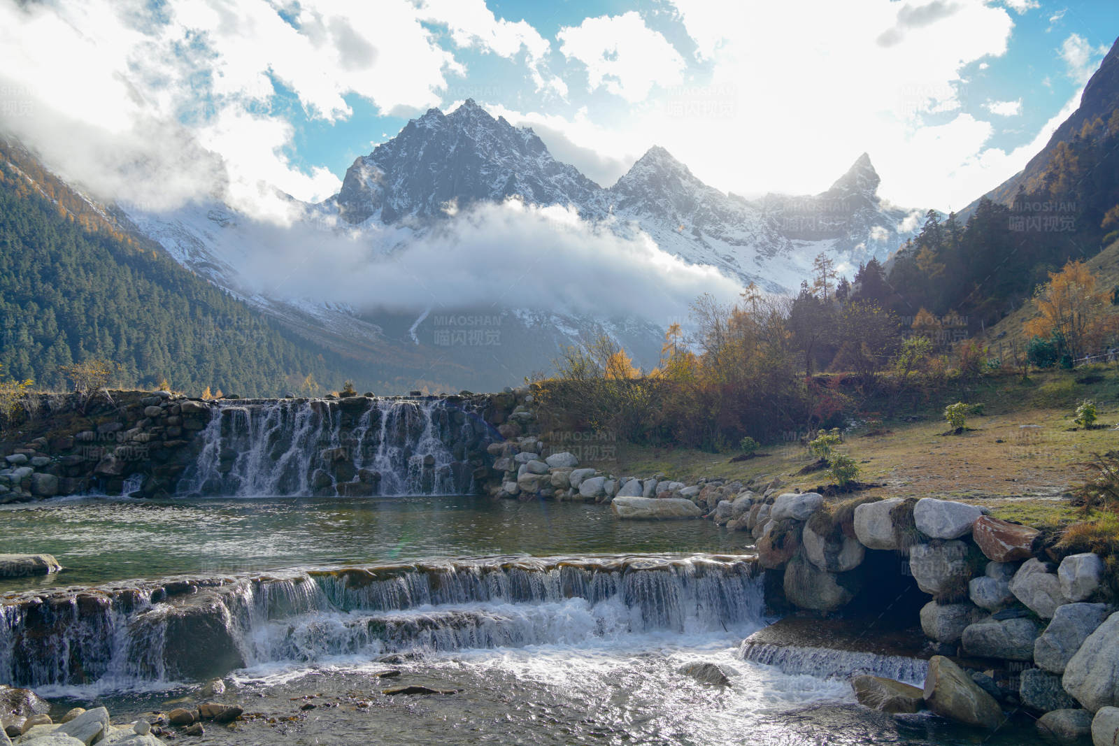 高山流水 自然美景
