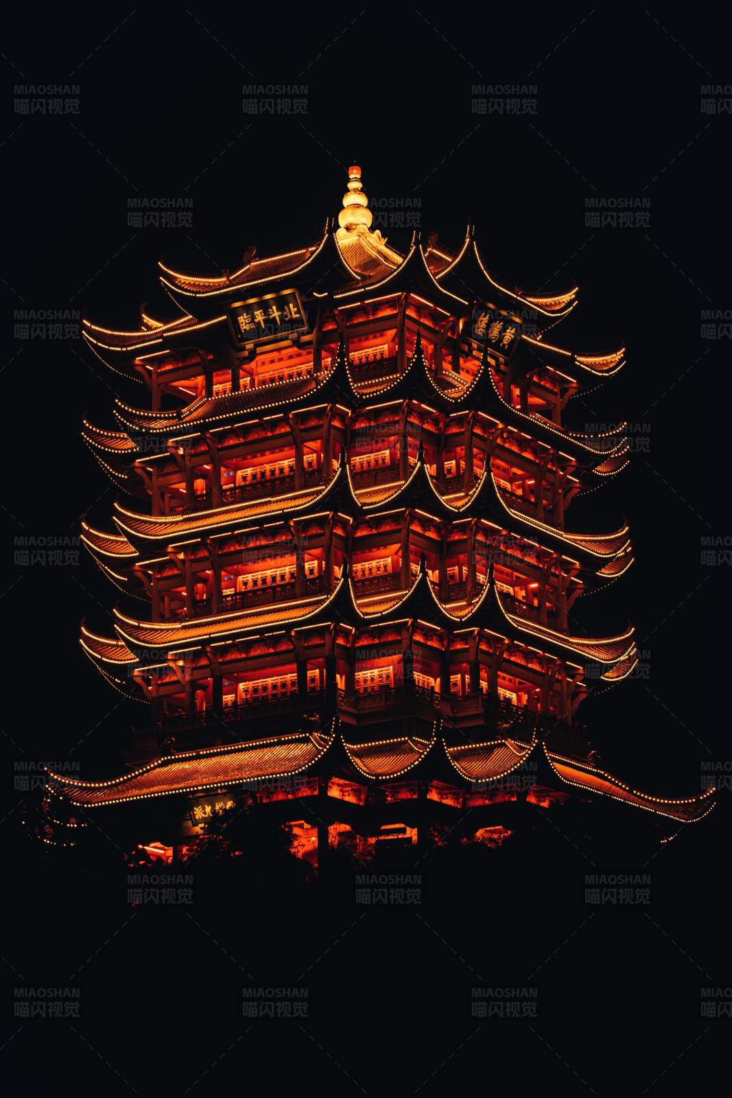 夜色中的武漢黃鶴樓