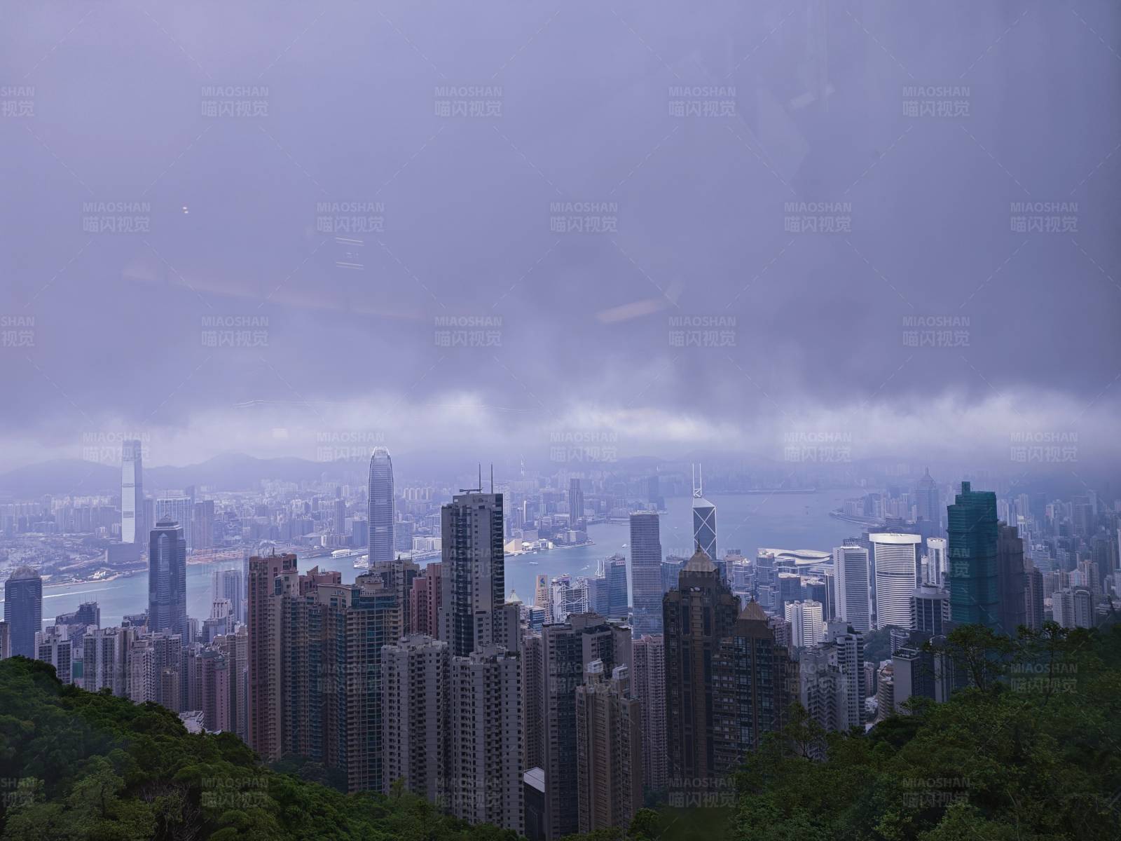 香港維港雨天景色