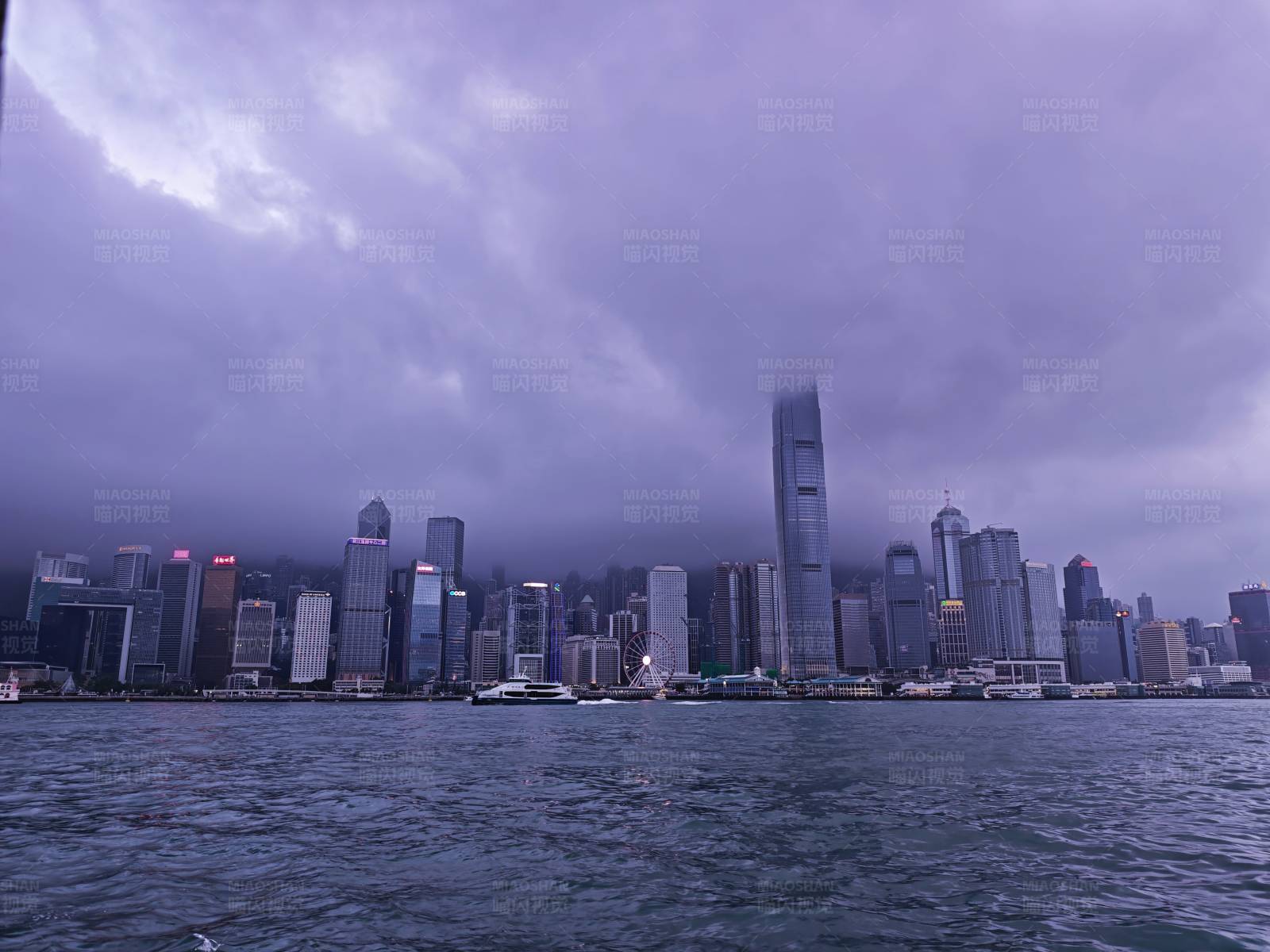 香港維港風雨天