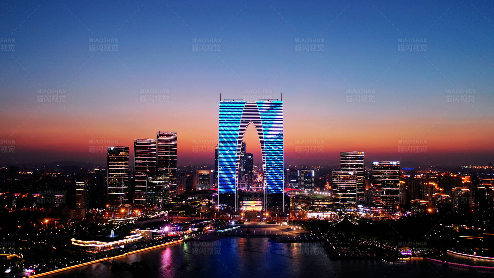 航拍蘇州東方之門璀璨夜景