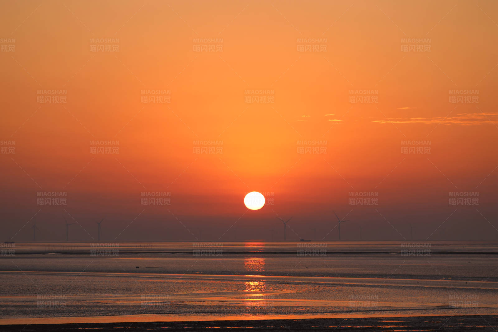 鹽城東臺條子泥景區海上日出