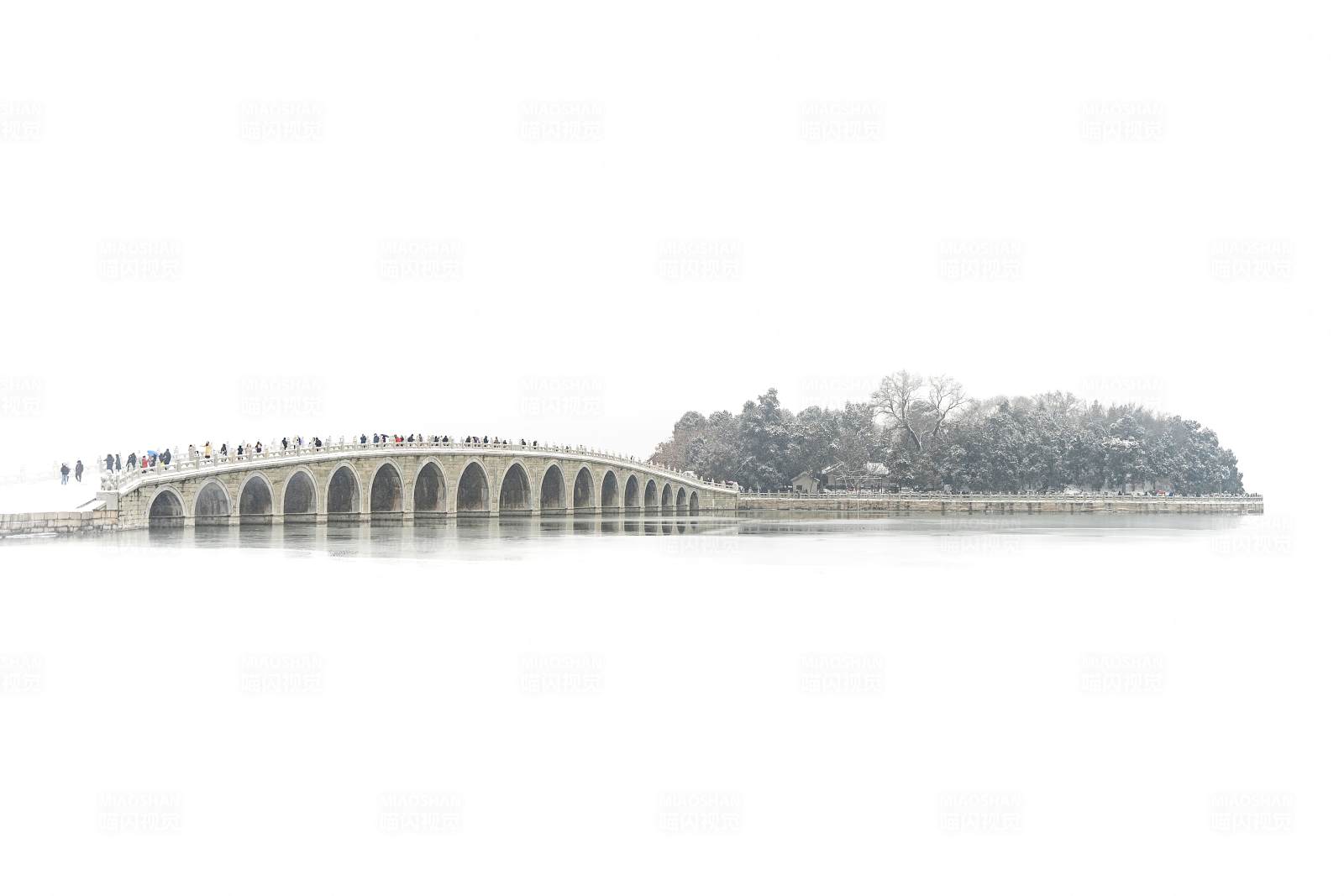 雪中十七孔橋