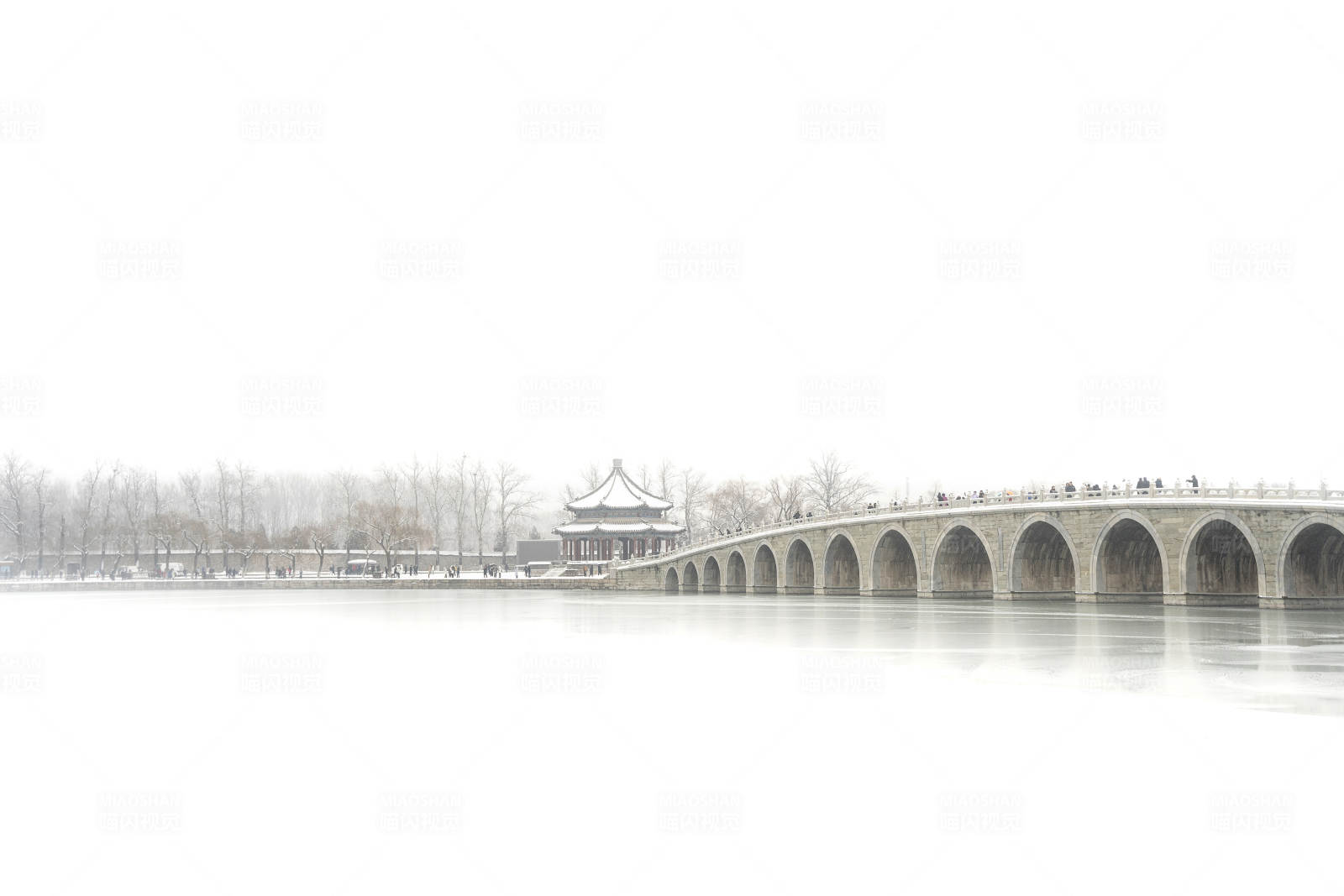 雪中的十七孔橋