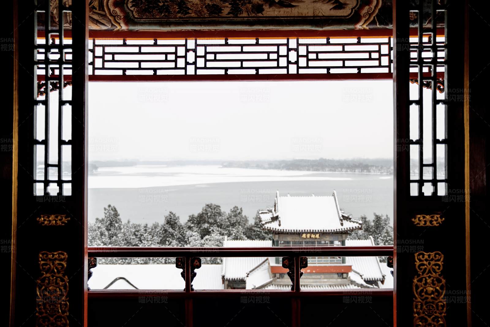 雪中古建筑的美麗景色