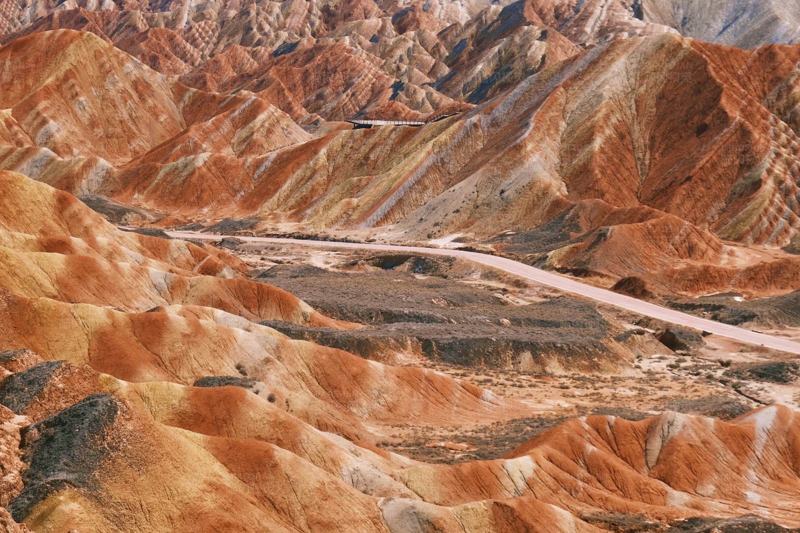 彩虹山的蜿蜒道路
