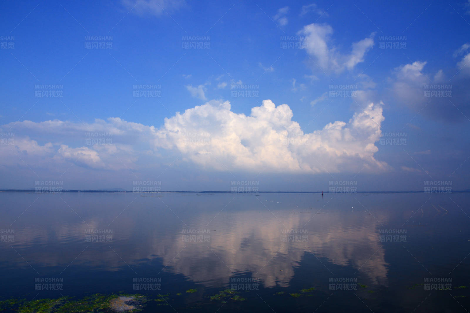 南京石臼湖水天一色