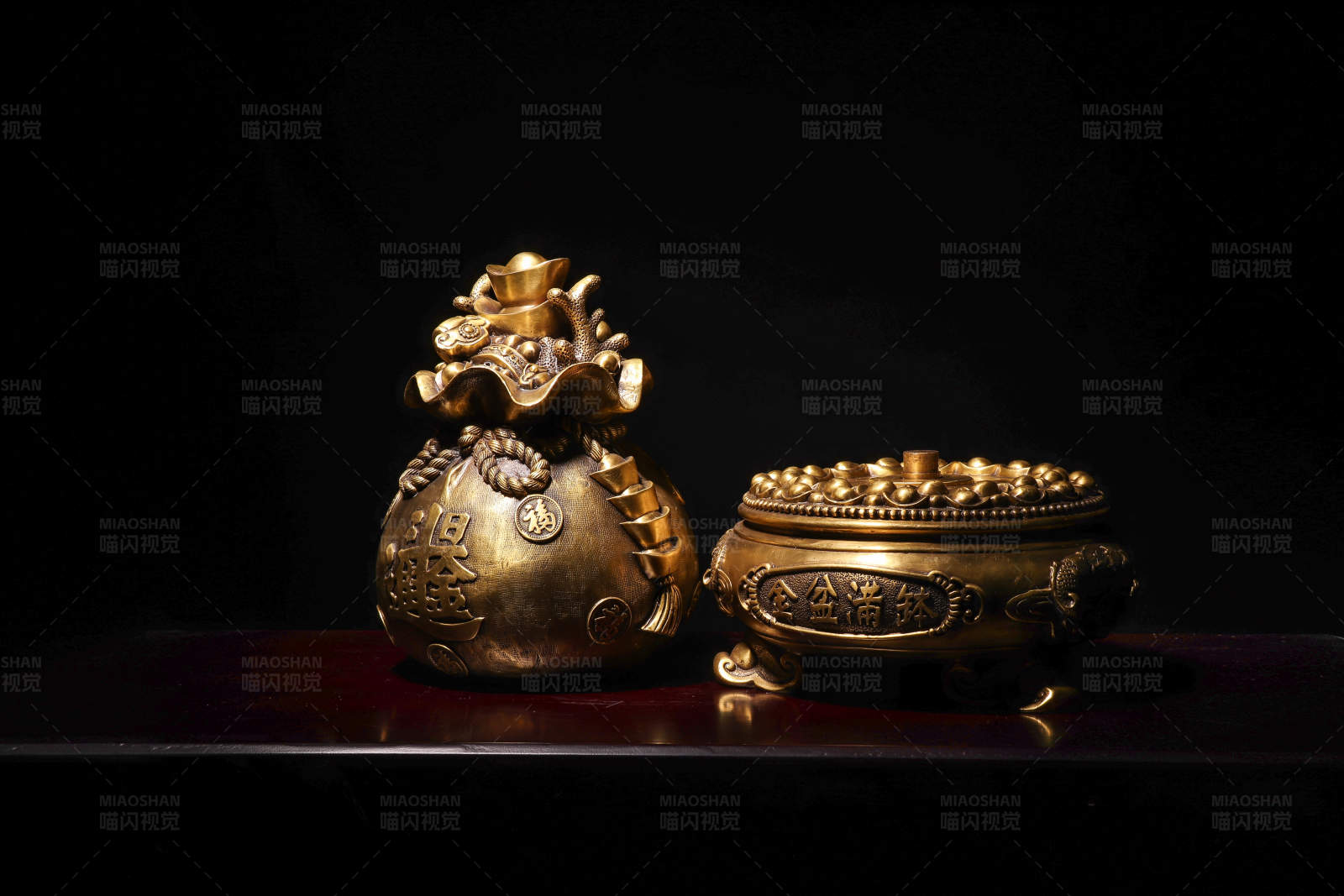 古董金器靜物展示