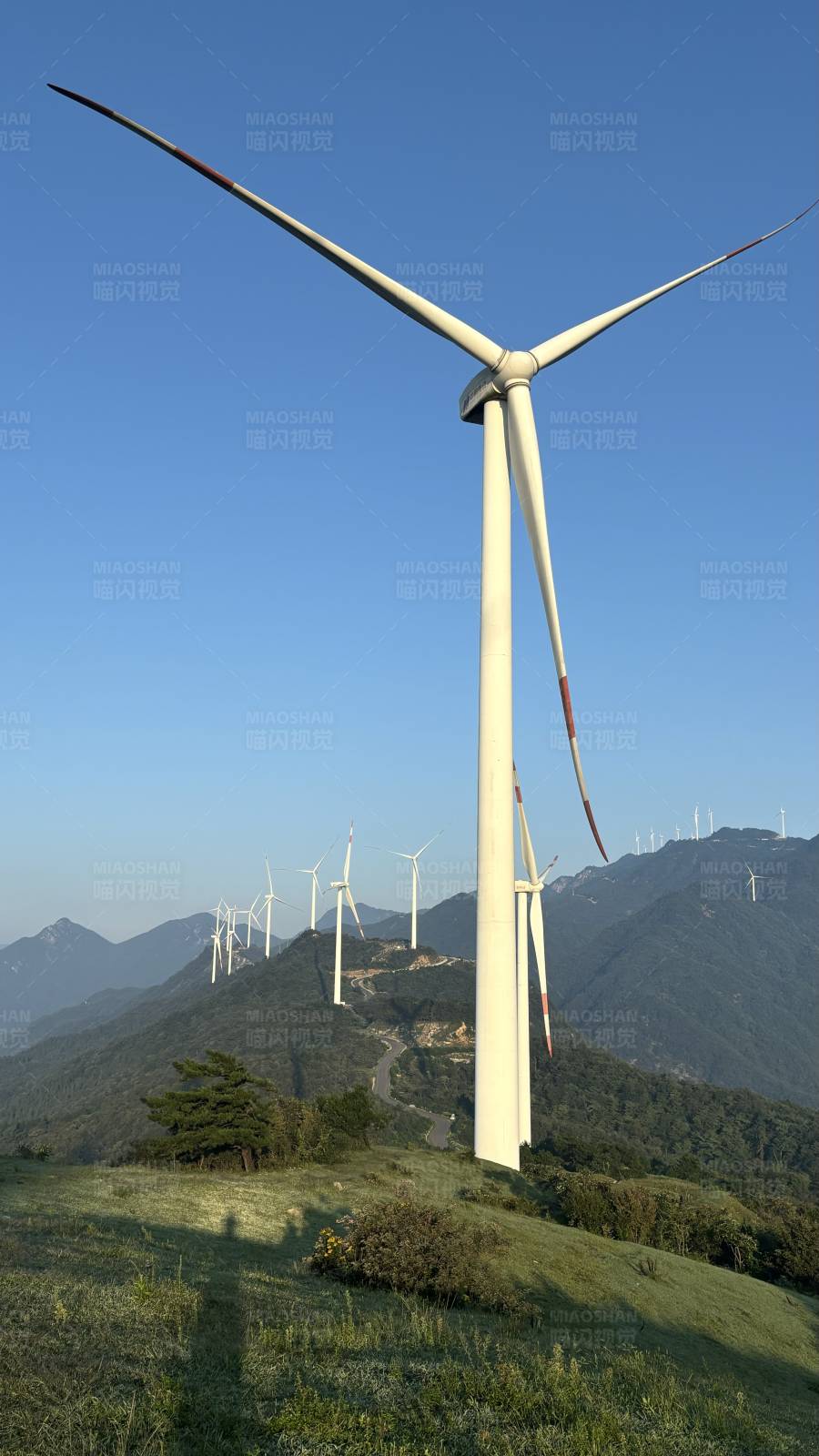山间风车