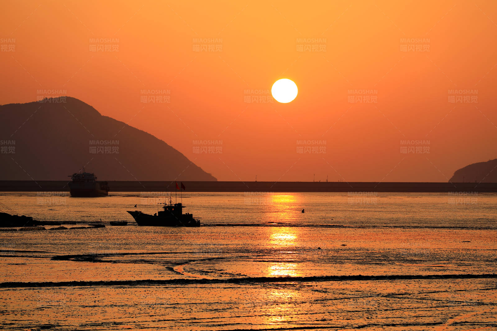 溫州洞頭的海上夕陽漁船影