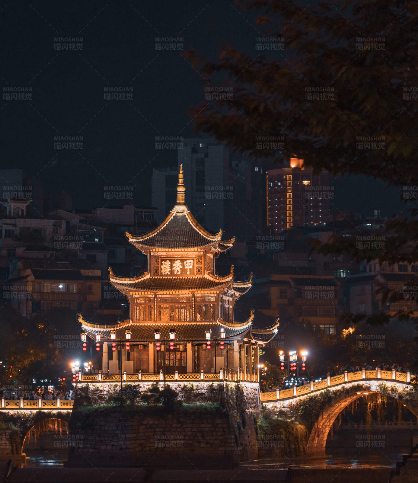 夜色中的古城樓